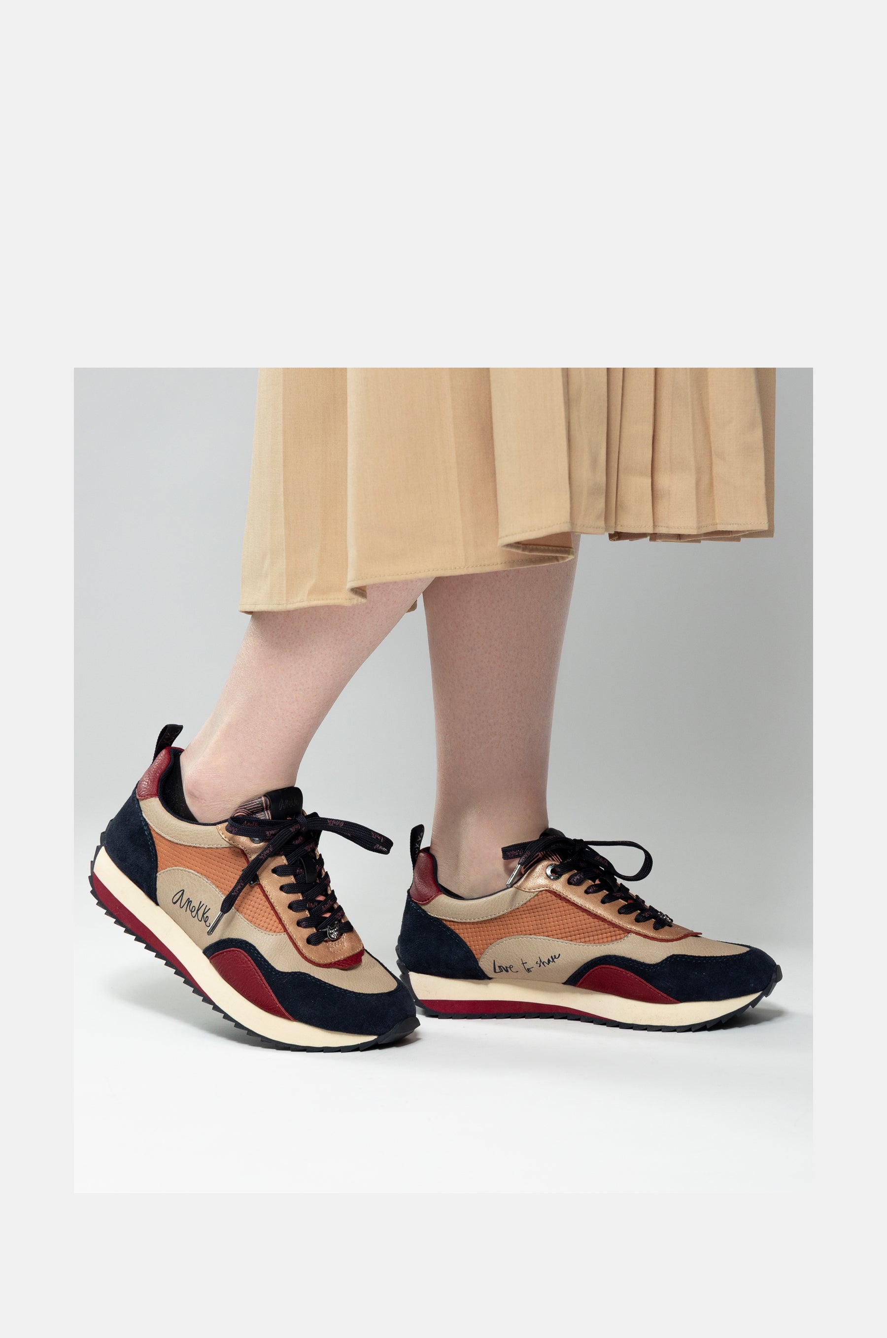 Multicolor Contemporary Sports Sneakers
