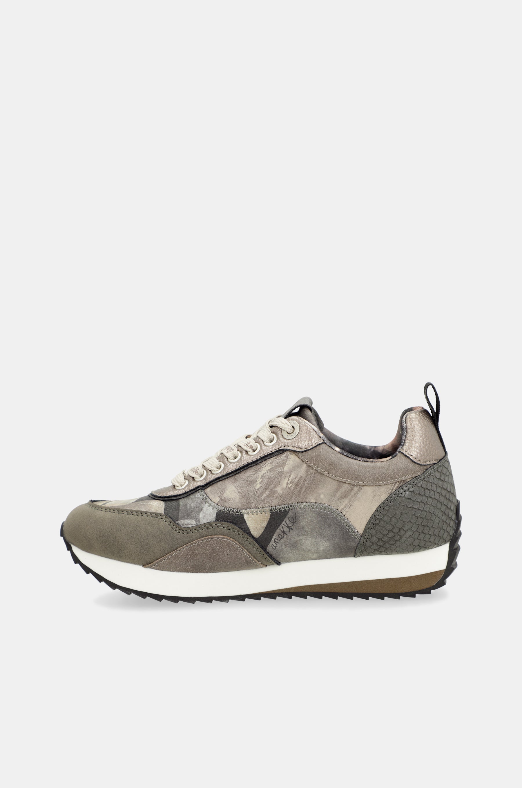Travel grey sneakers
