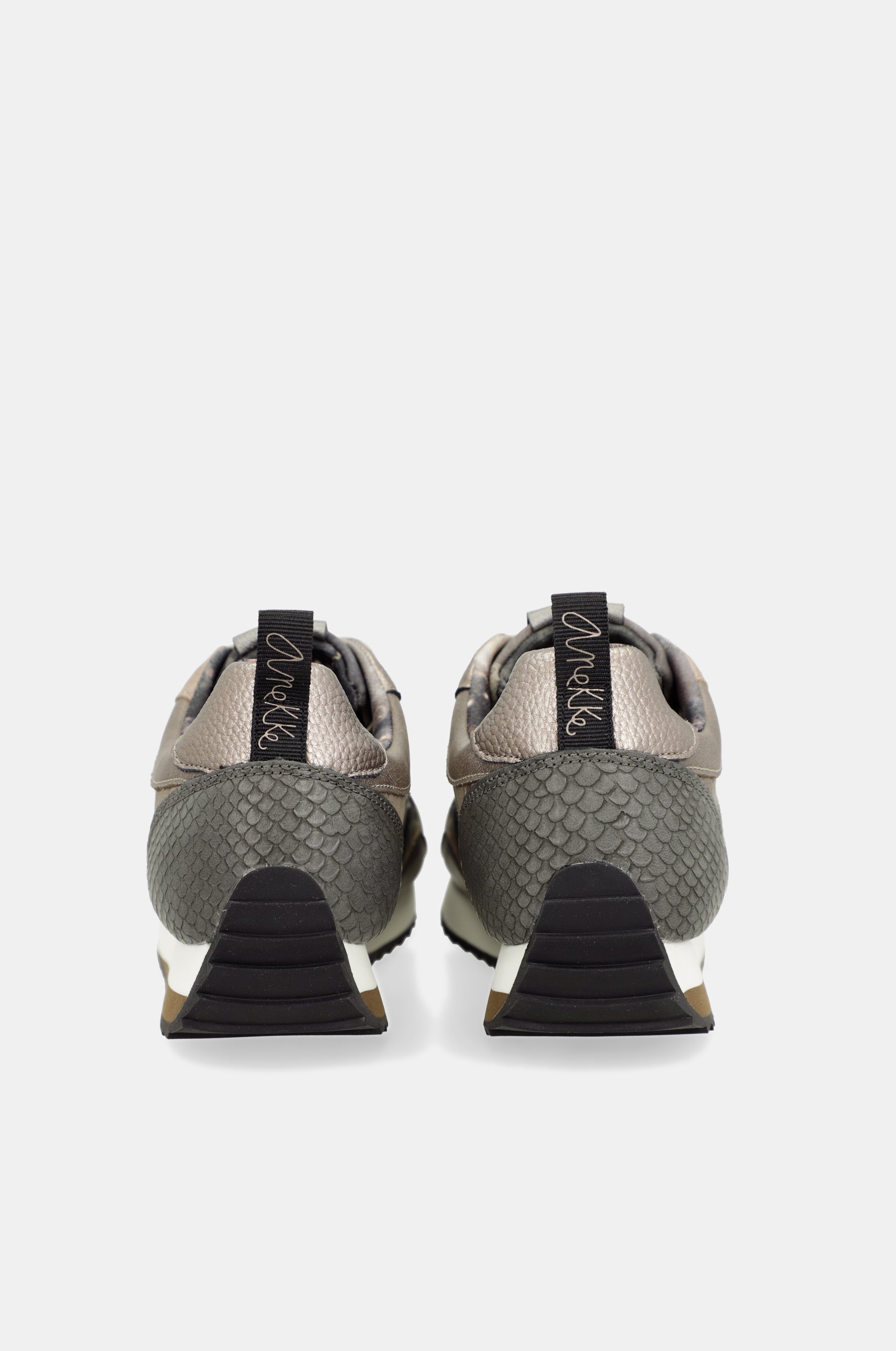 Travel grey sneakers