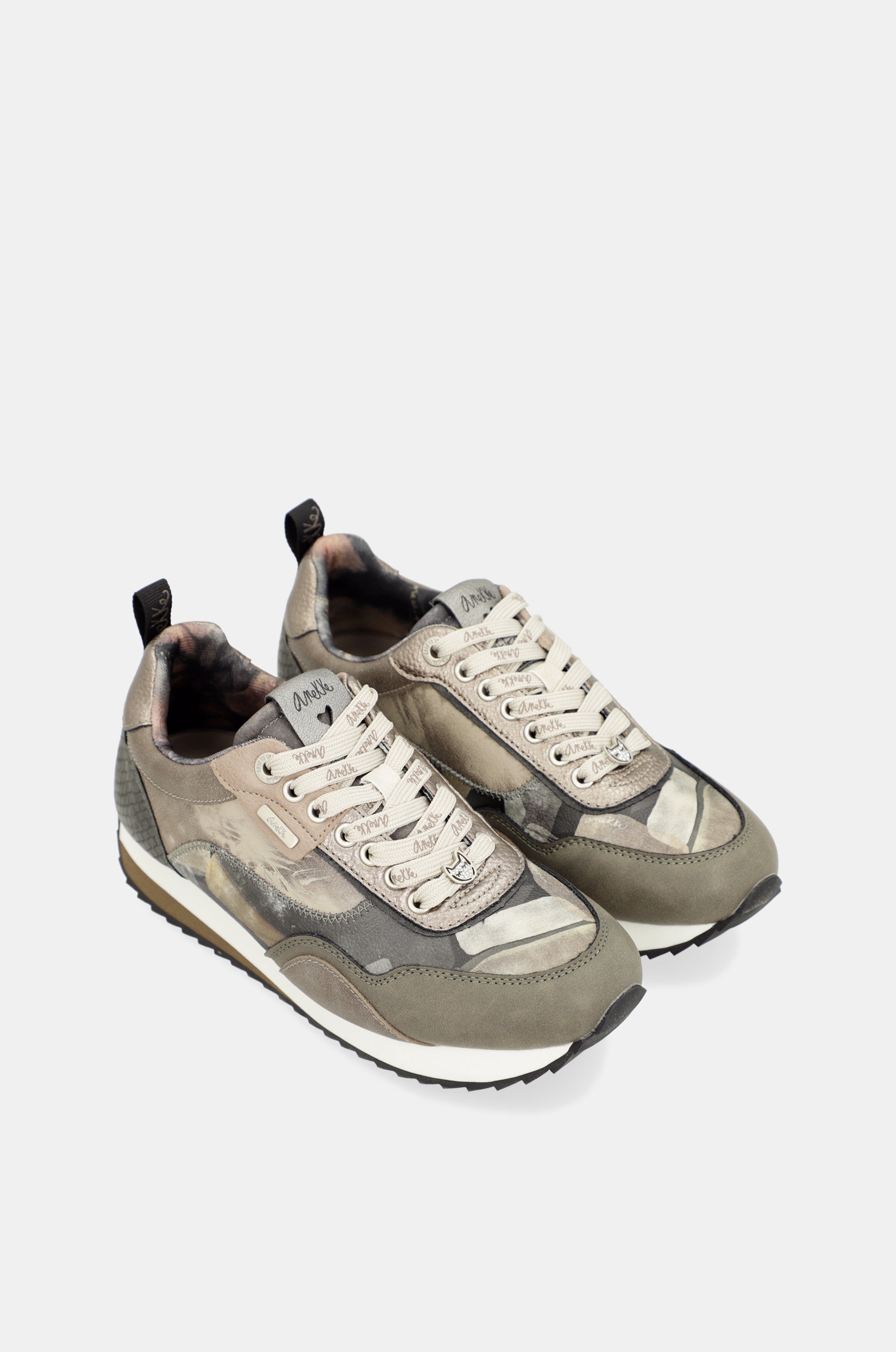 Travel grey sneakers