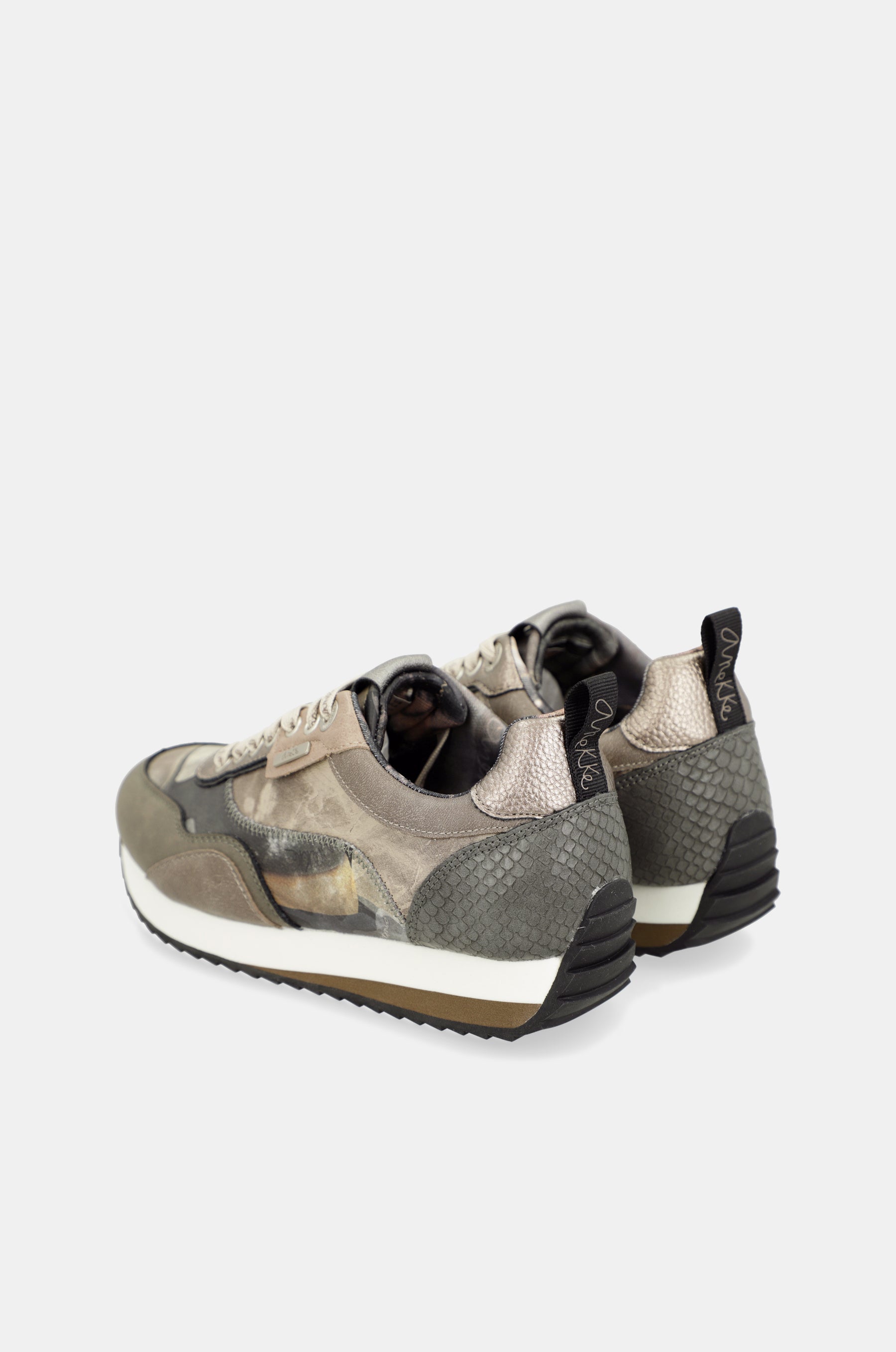 Travel grey sneakers
