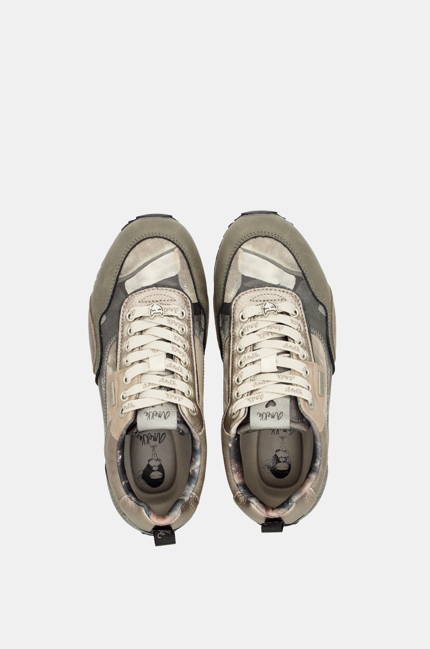 Travel grey sneakers