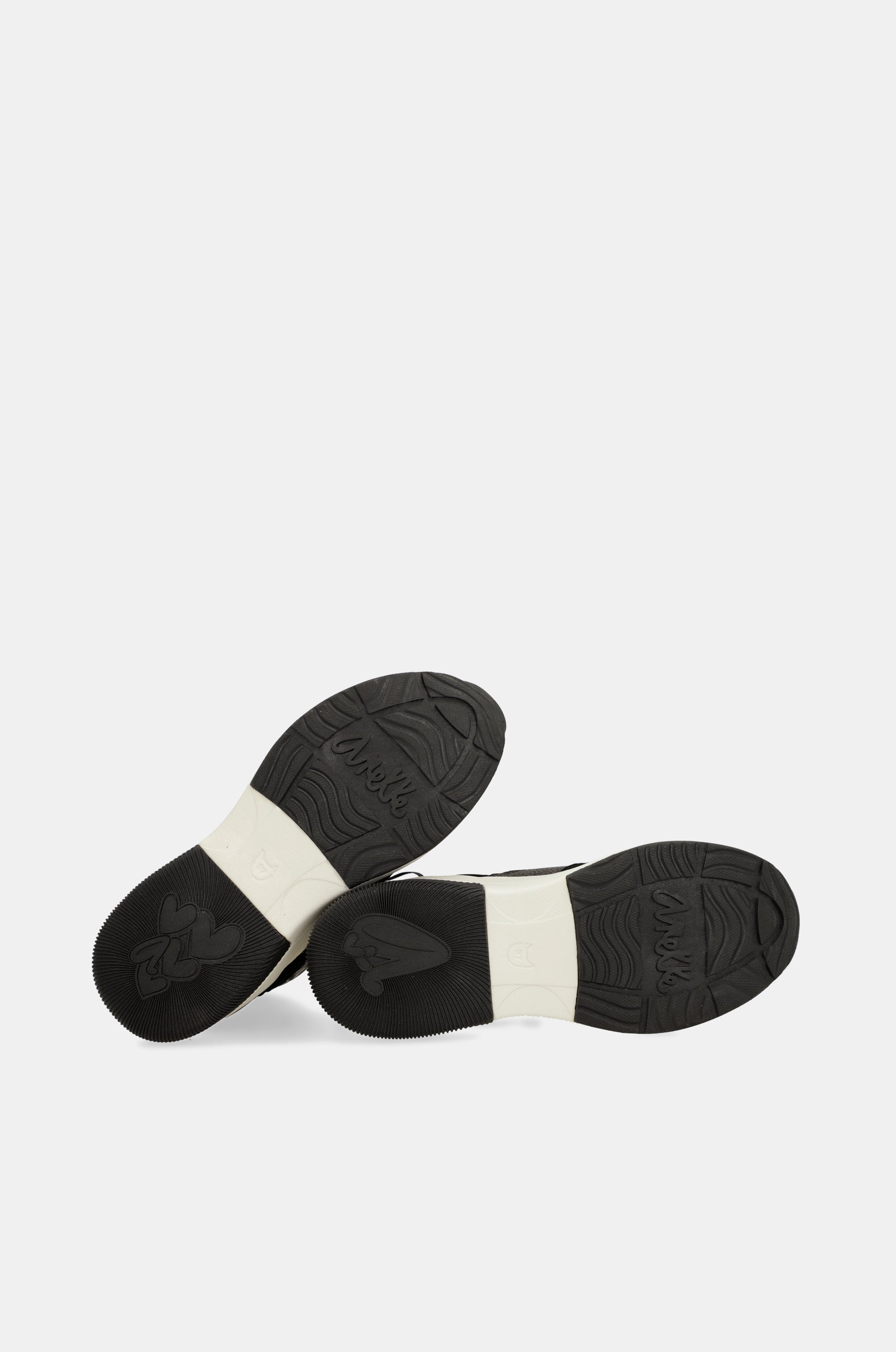Dressy black sporty ankle boot