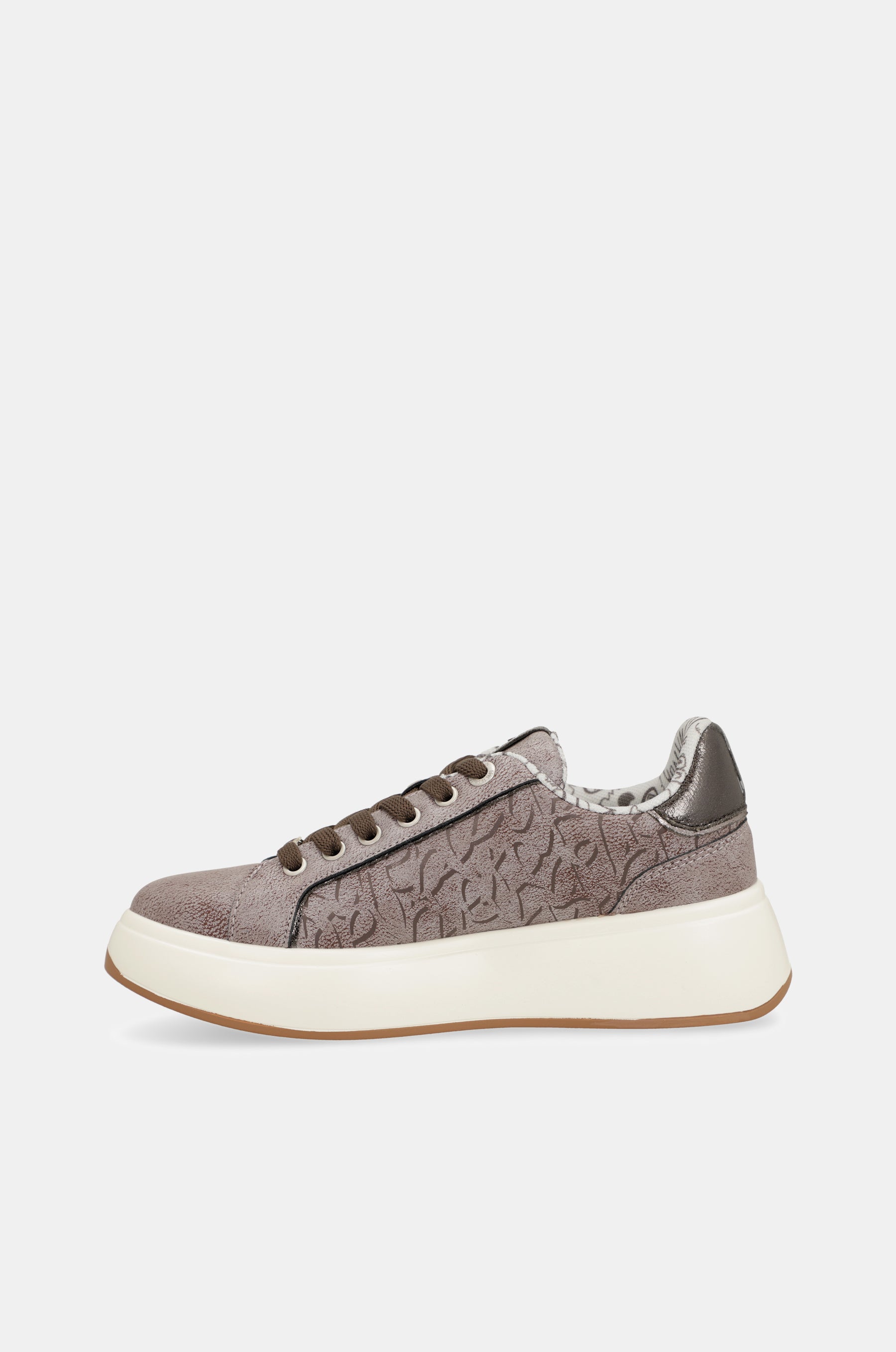 Casual ecru sneakers