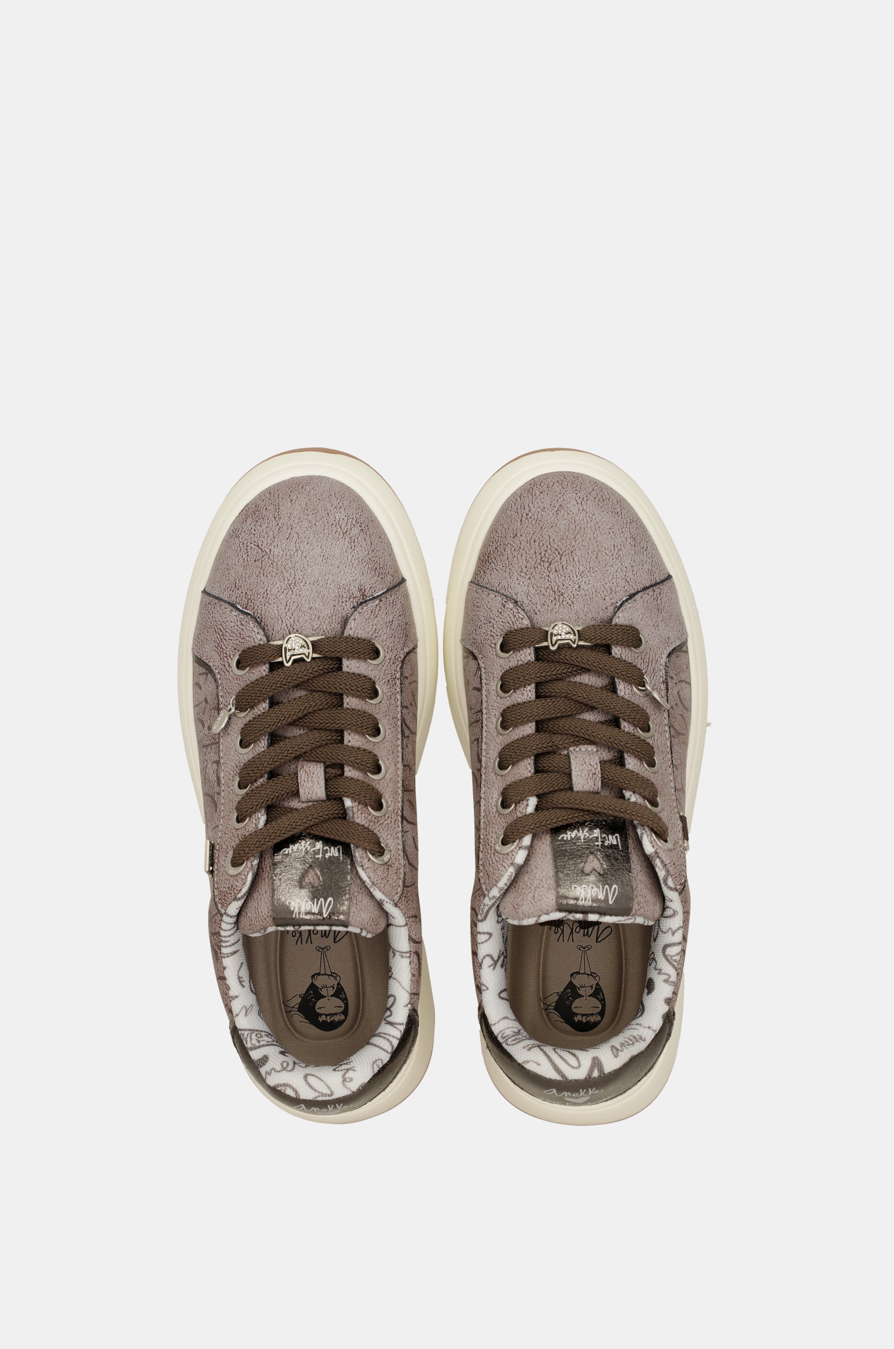 Casual ecru sneakers