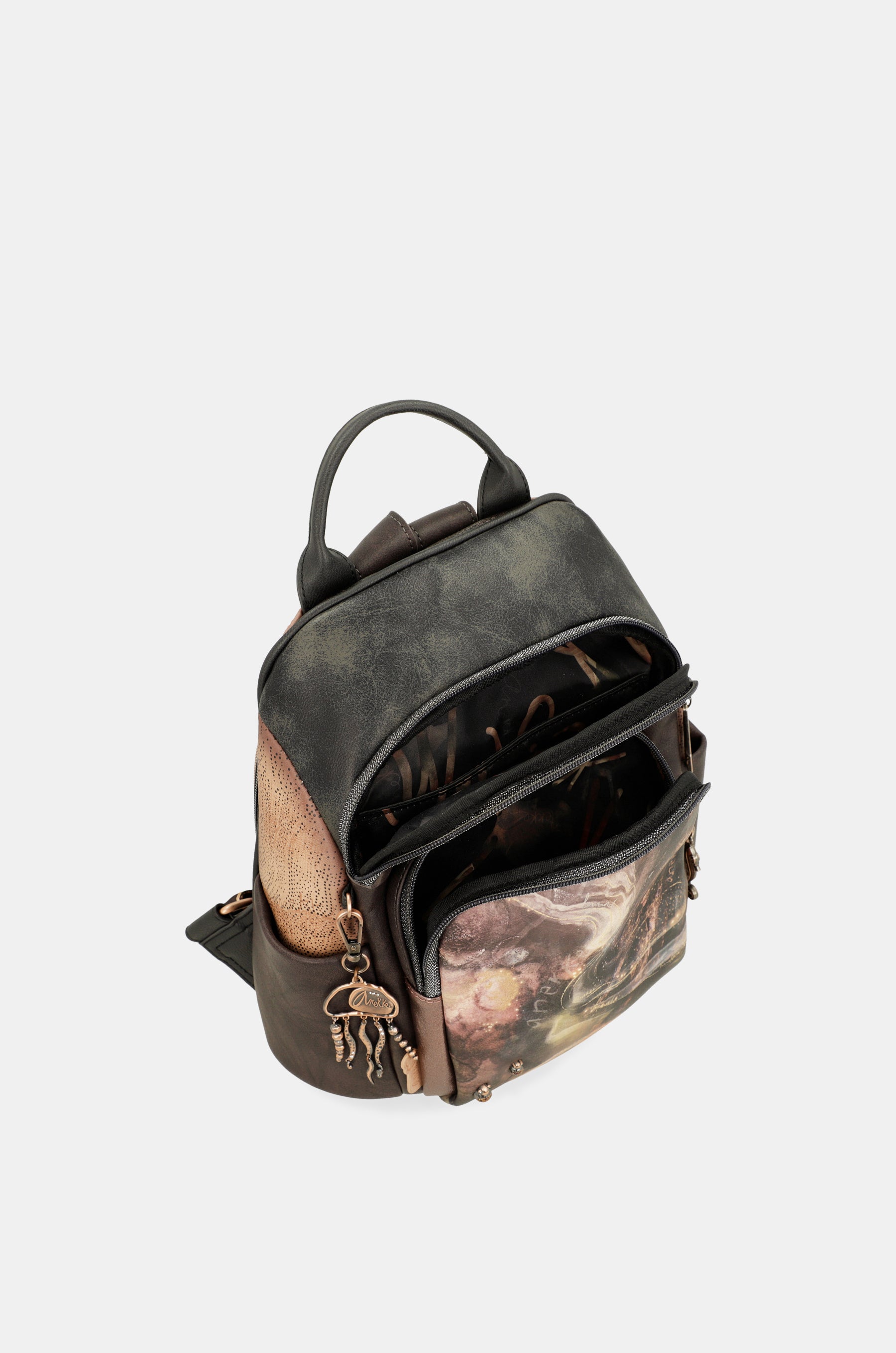 Land backpack for leisure use