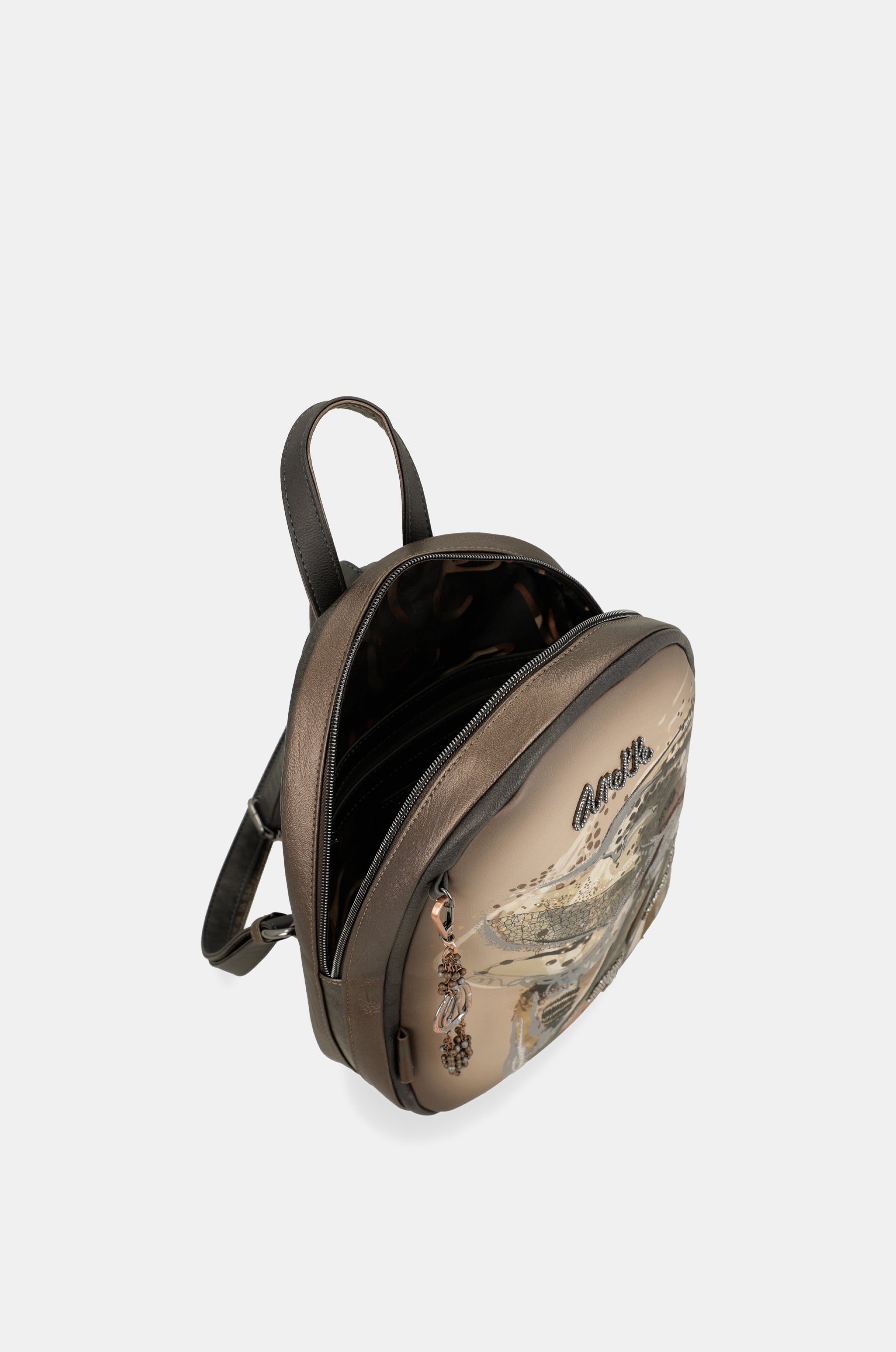 Wings backpack for leisure use