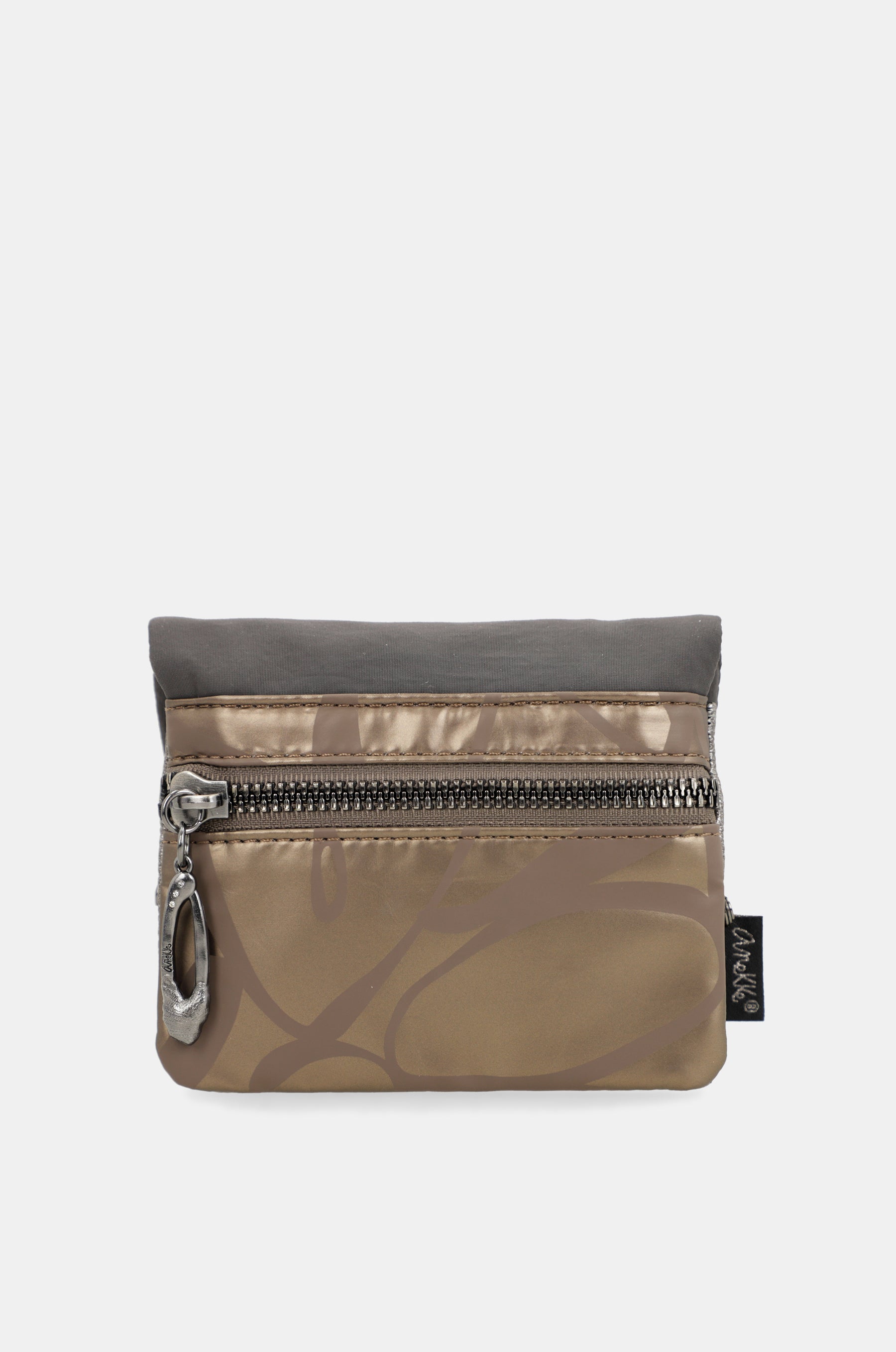 Imaginary coin purse with flap