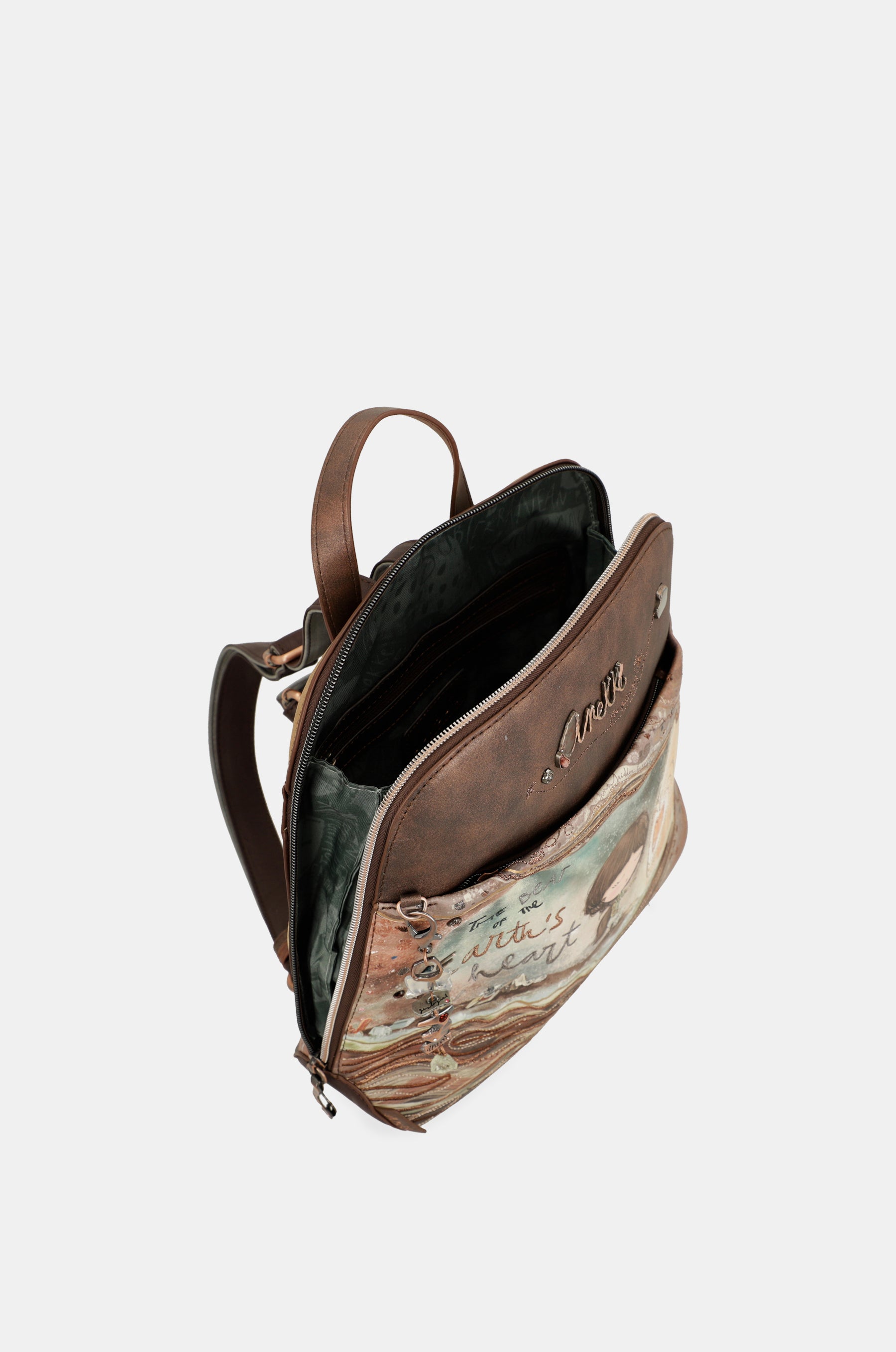 Core medium backpack for leisure use