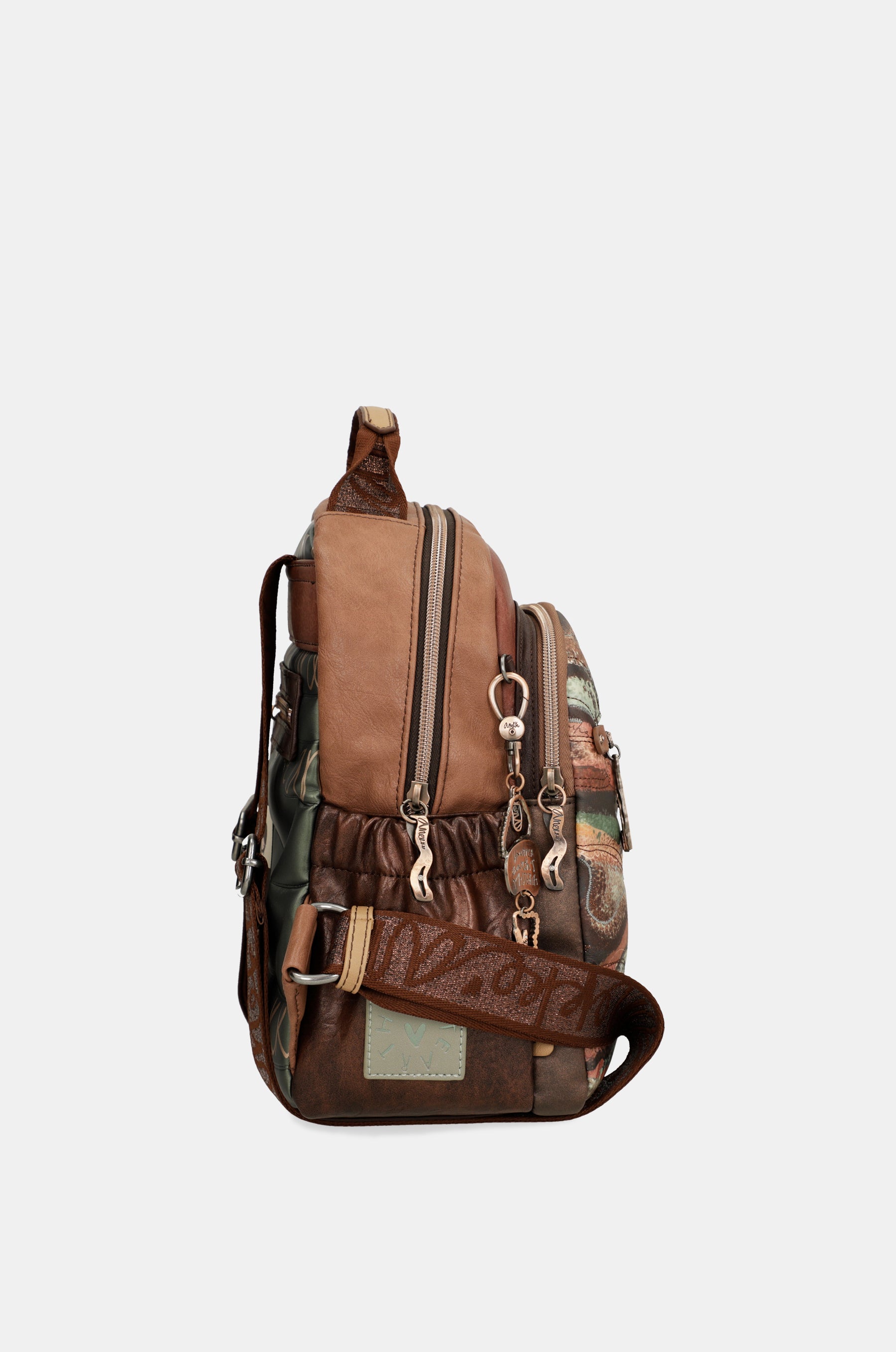 Outer backpack for leisure use