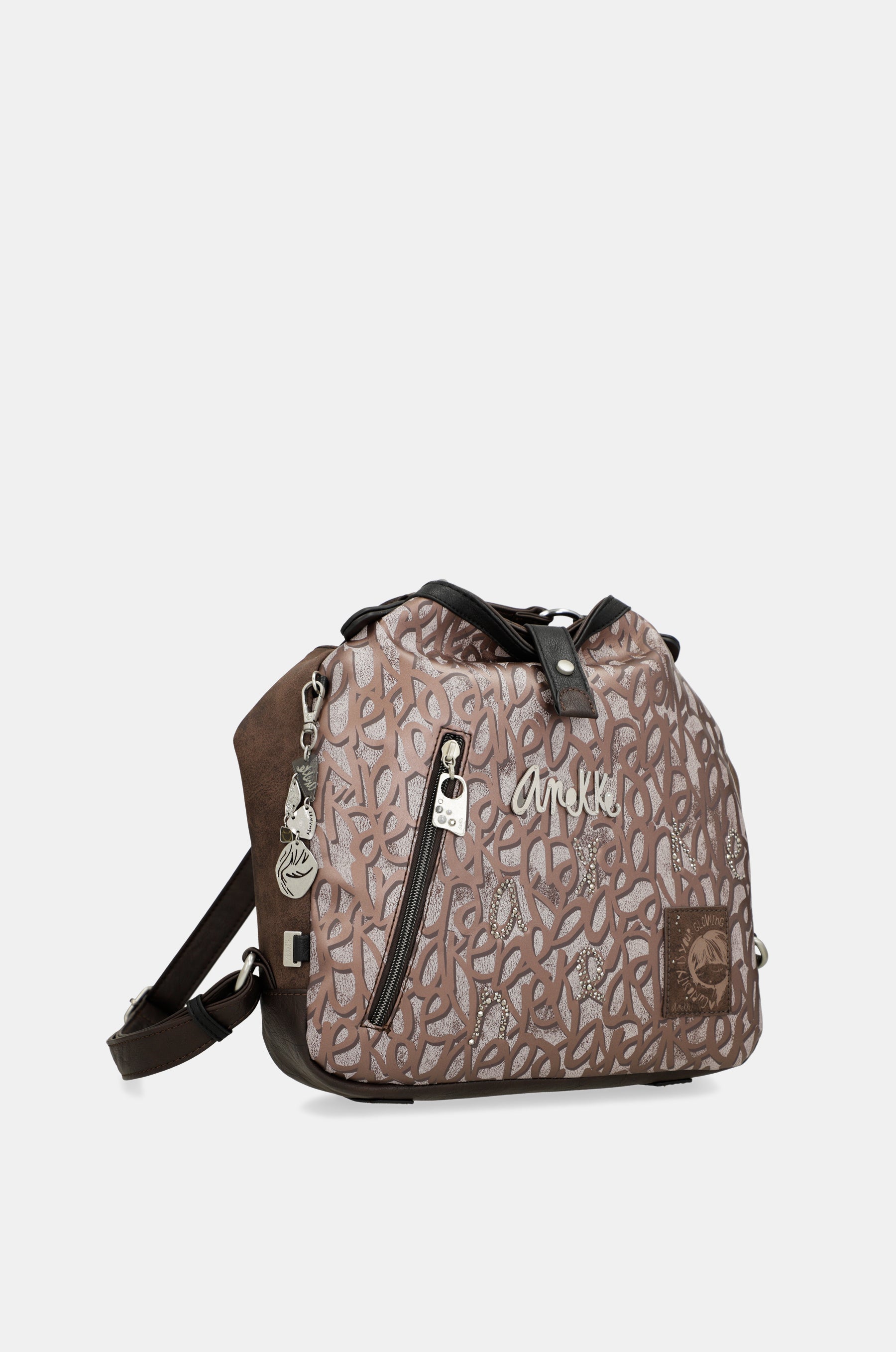 Mantle bag convertible into a backpack