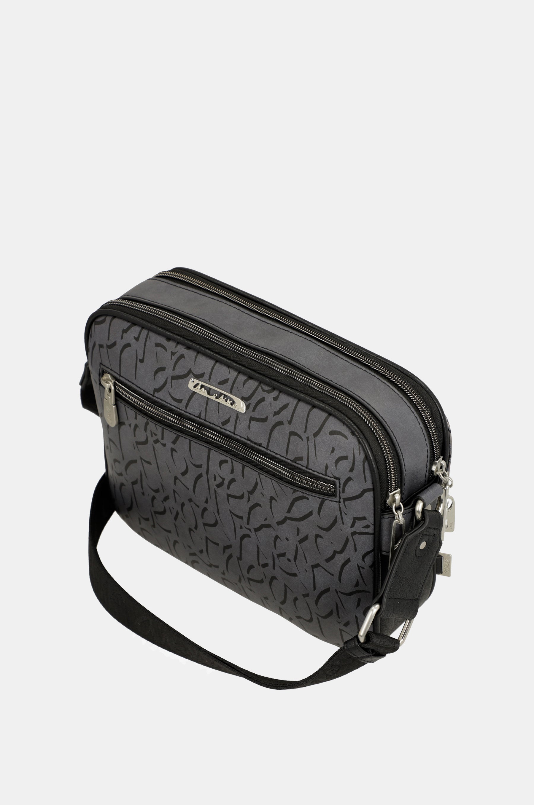 Crust medium crossbody bag with pockets