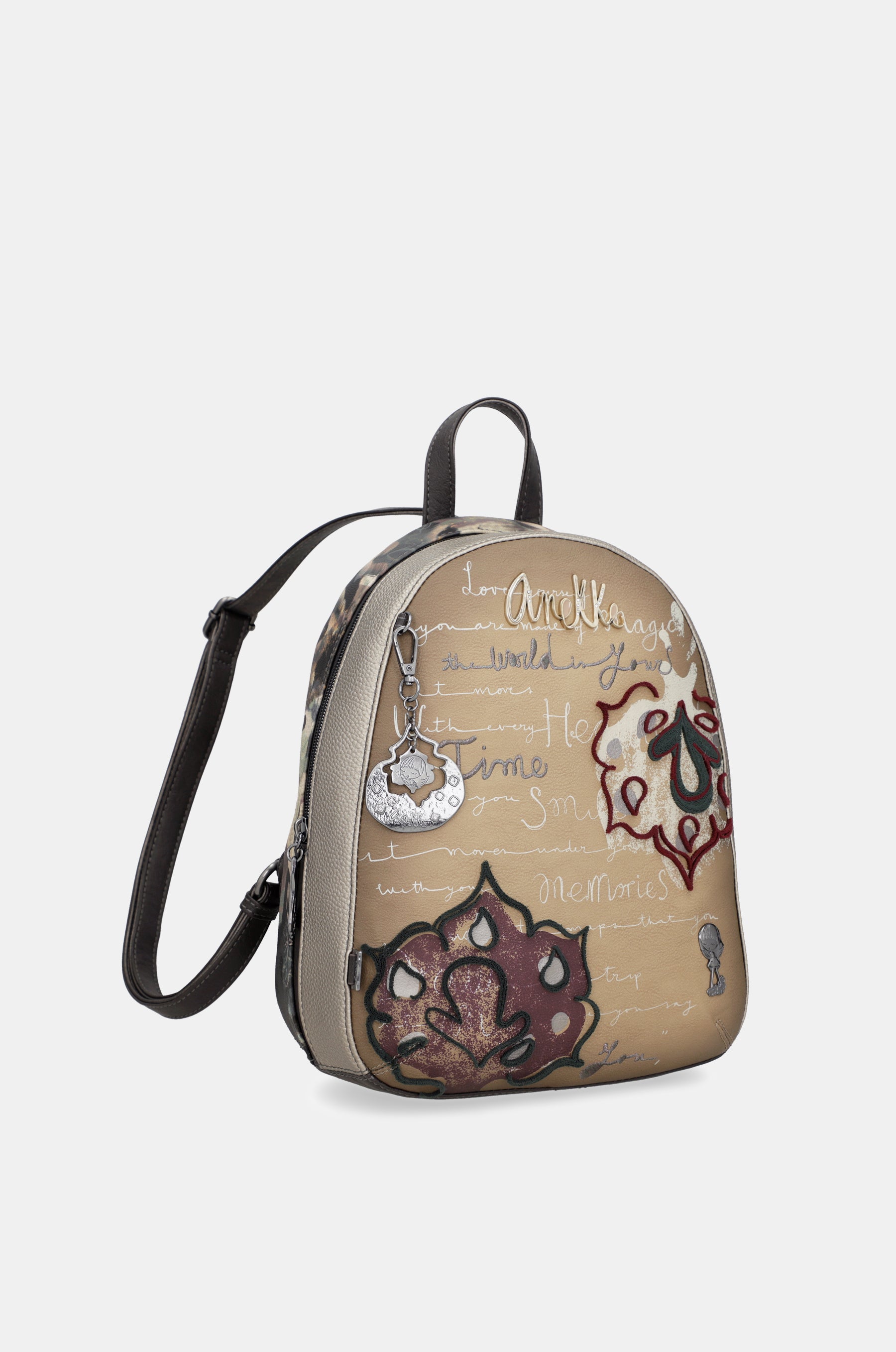 Manifesto backpack for leisure use