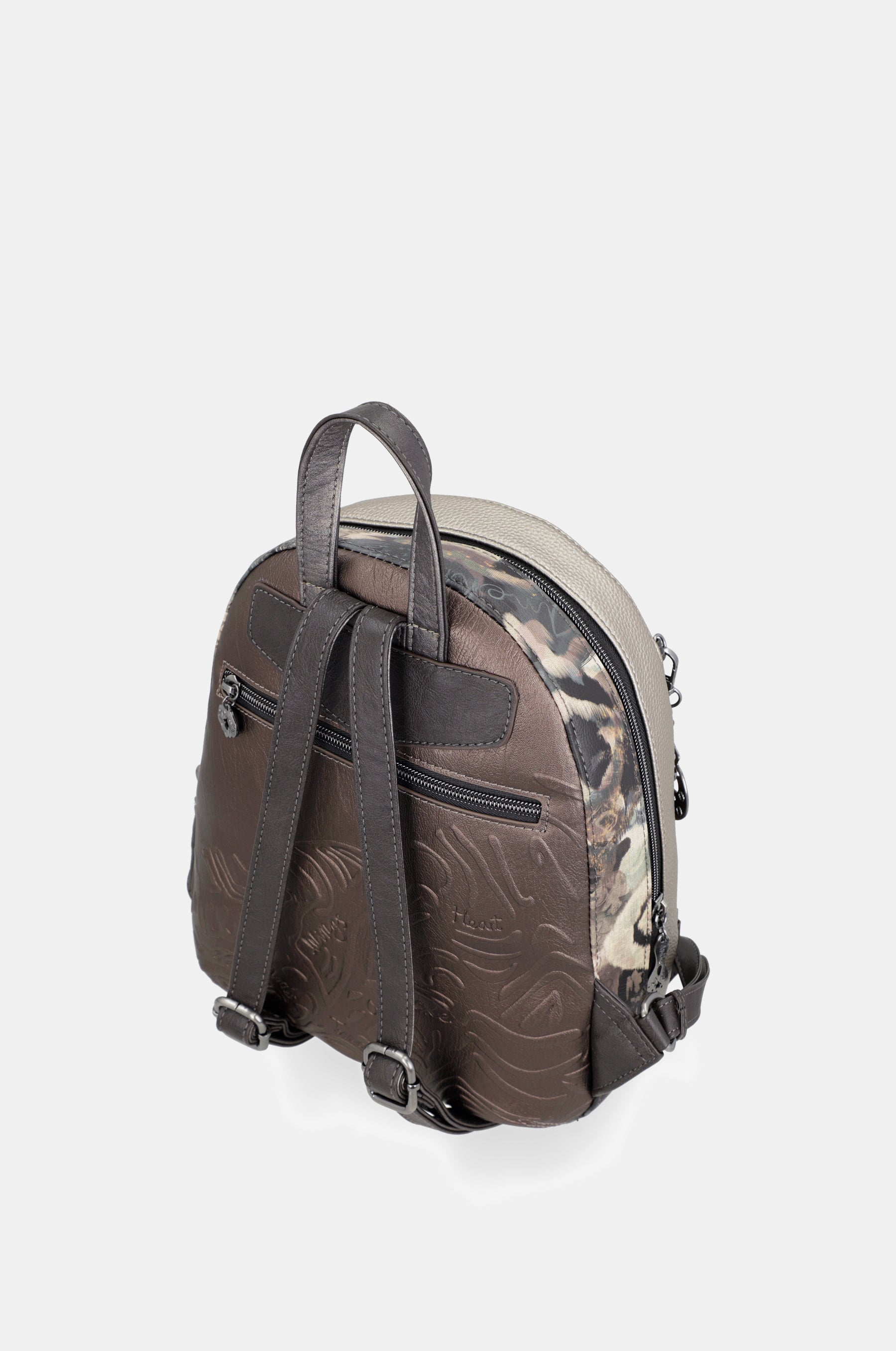 Manifesto backpack for leisure use