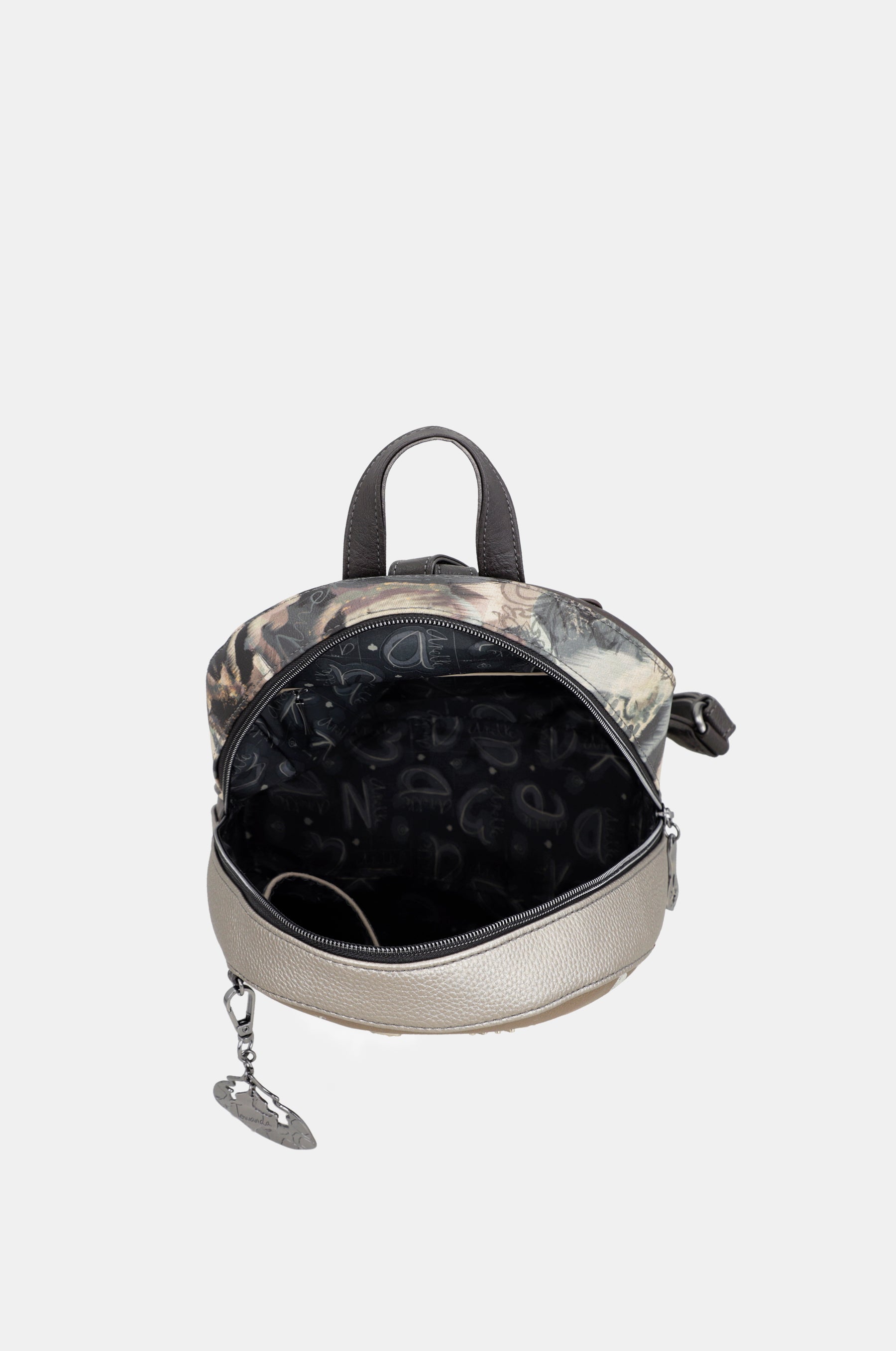 Manifesto backpack for leisure use