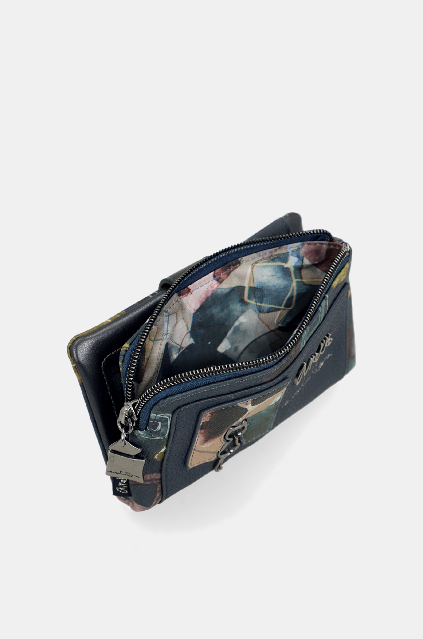 Evolution flexible medium RFID wallet