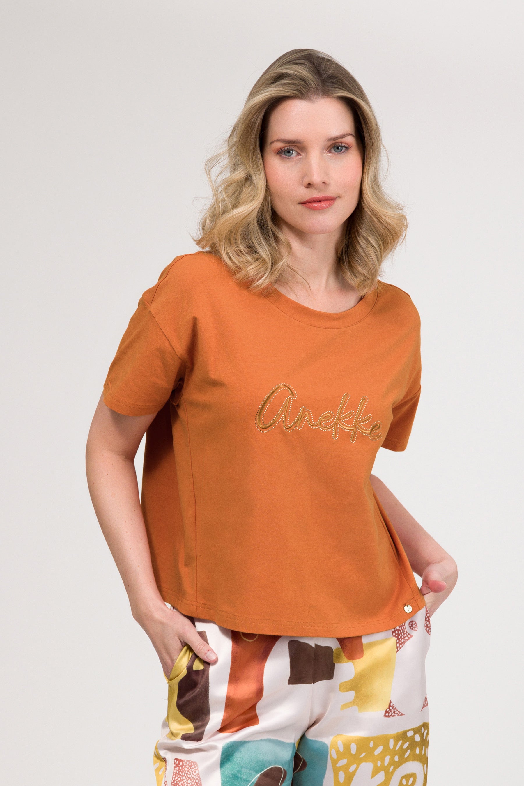 Orange short-sleeve T-shirt