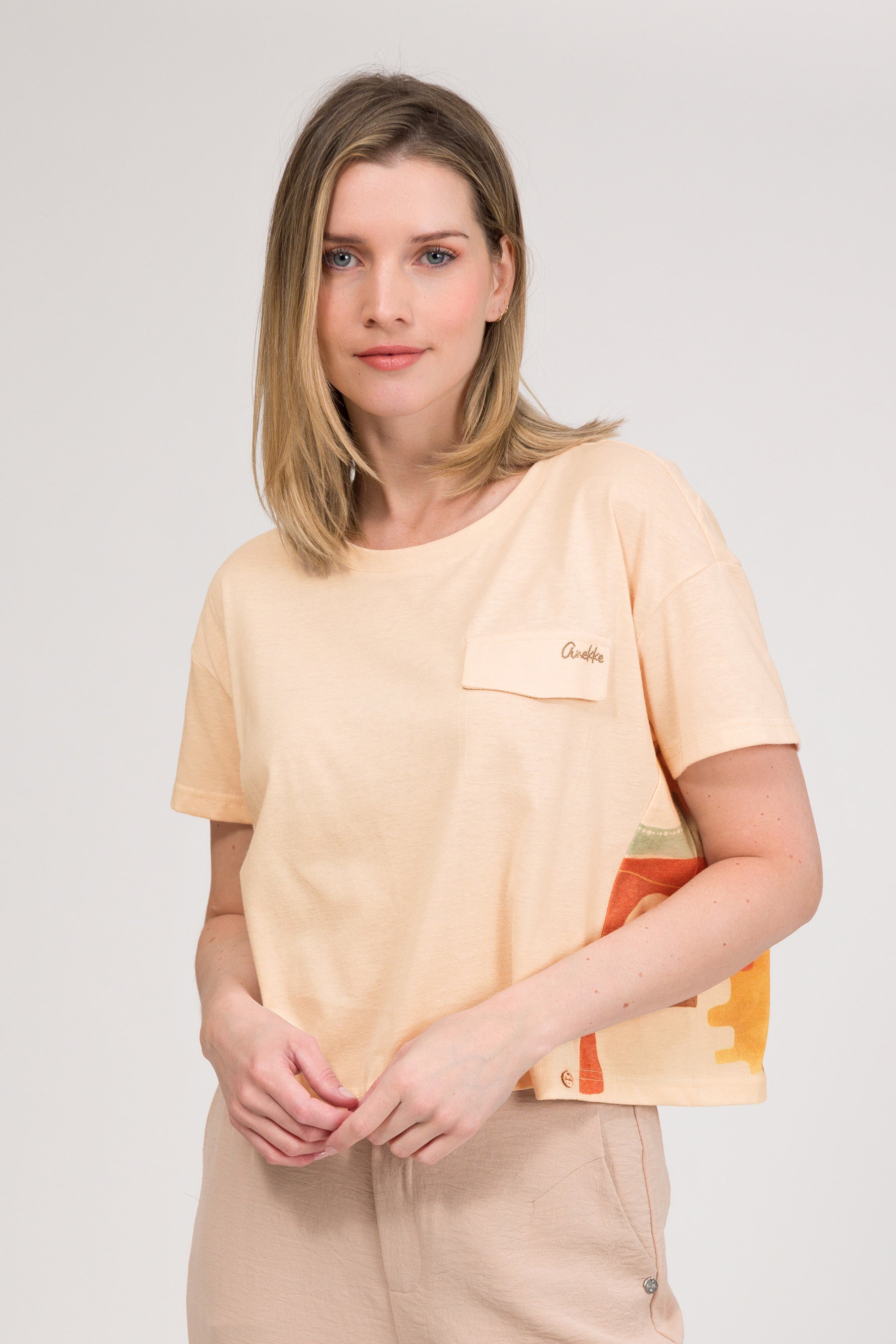 Beige short-sleeve T-shirt