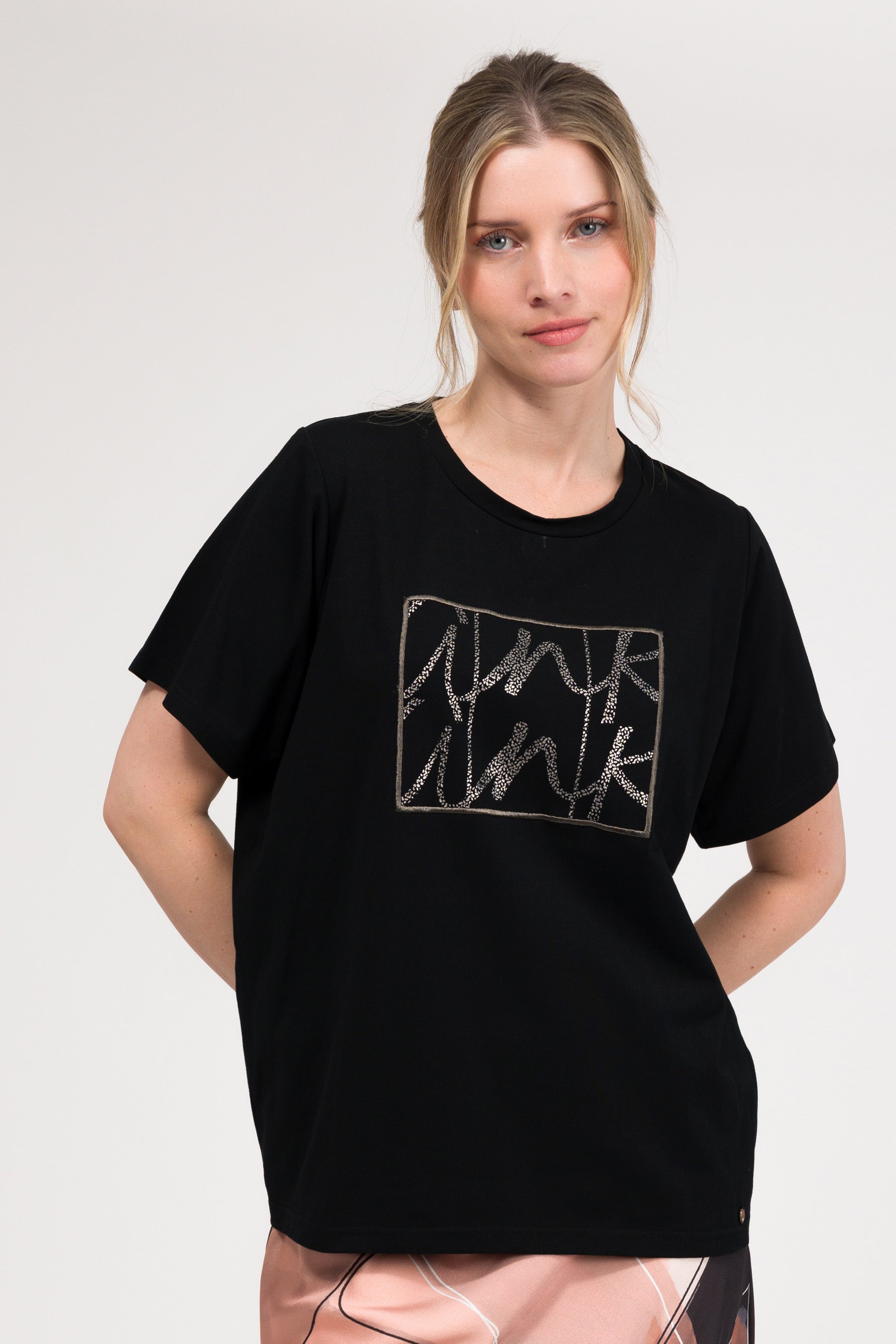 Black short-sleeve T-shirt