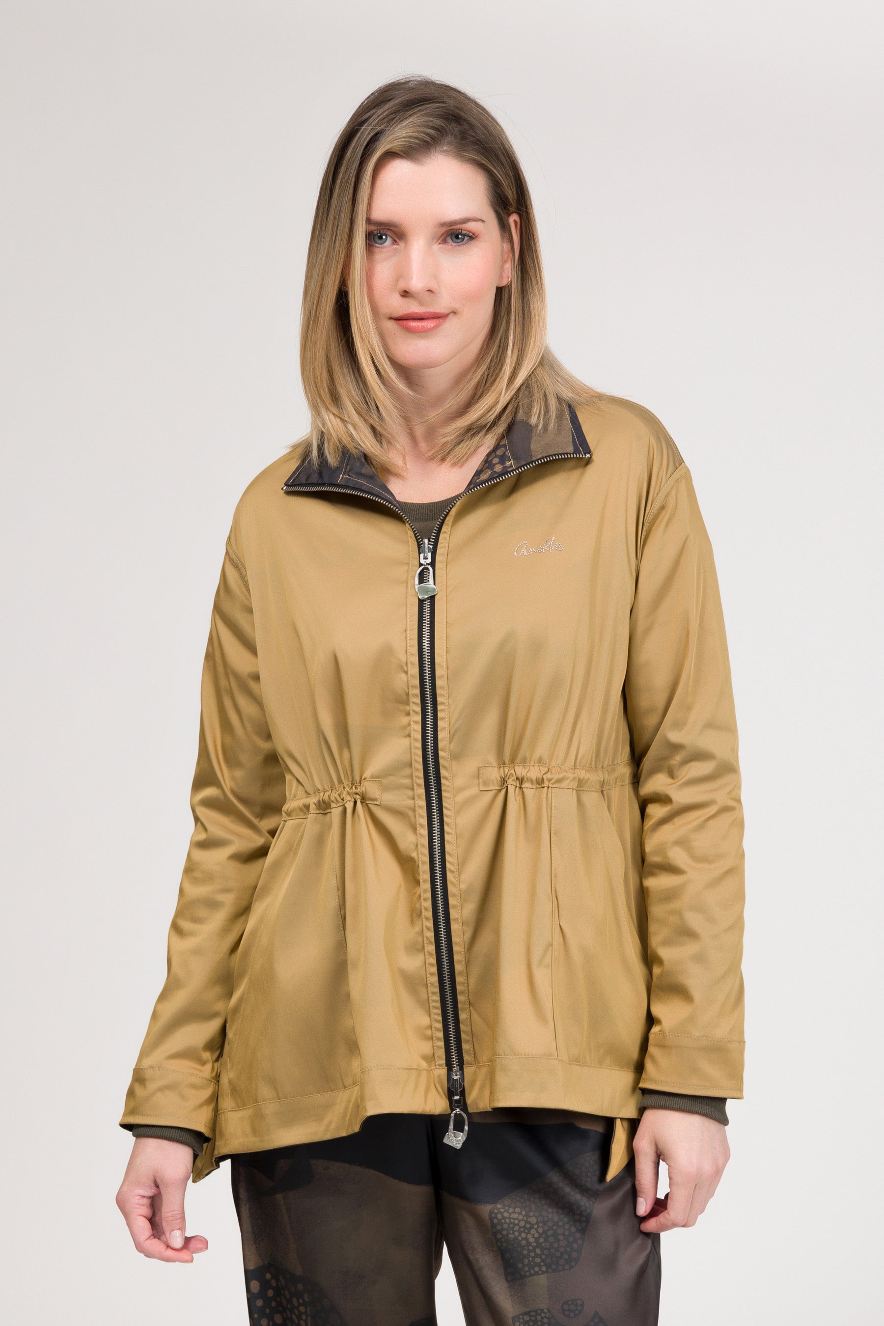 Lightweight reversible jacket