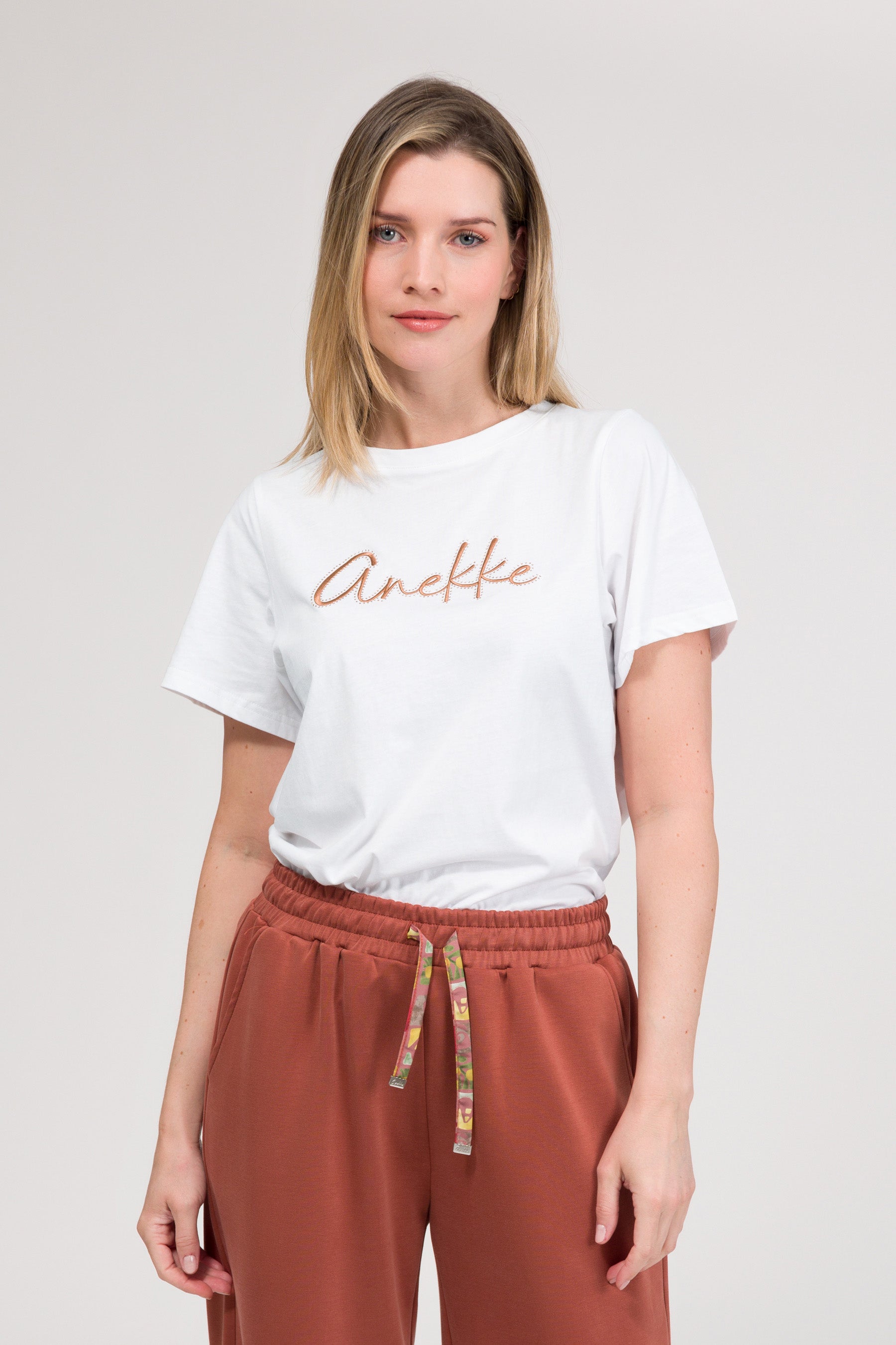 White short-sleeve T-shirt