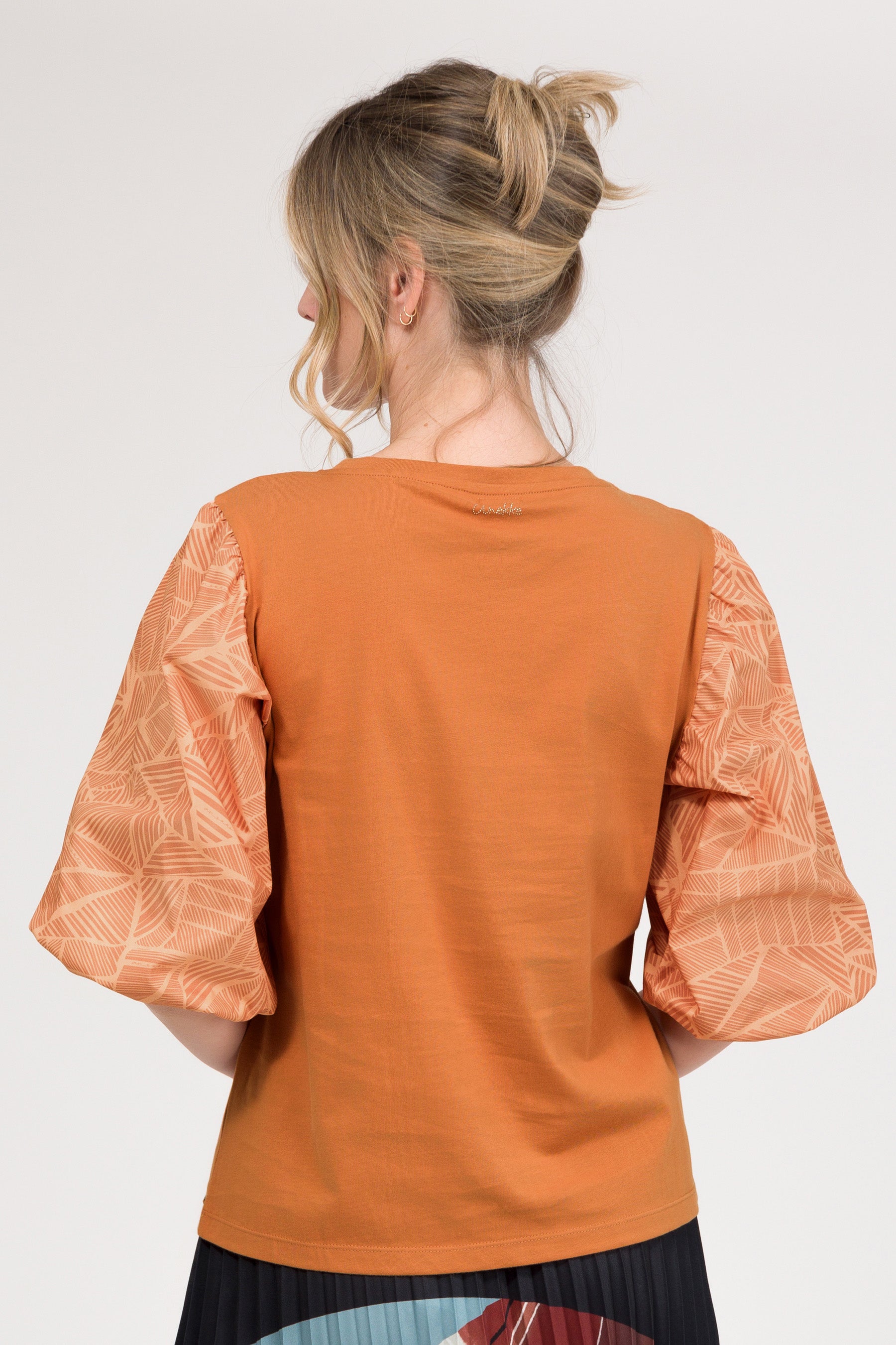 Puff-sleeve T-shirt with print