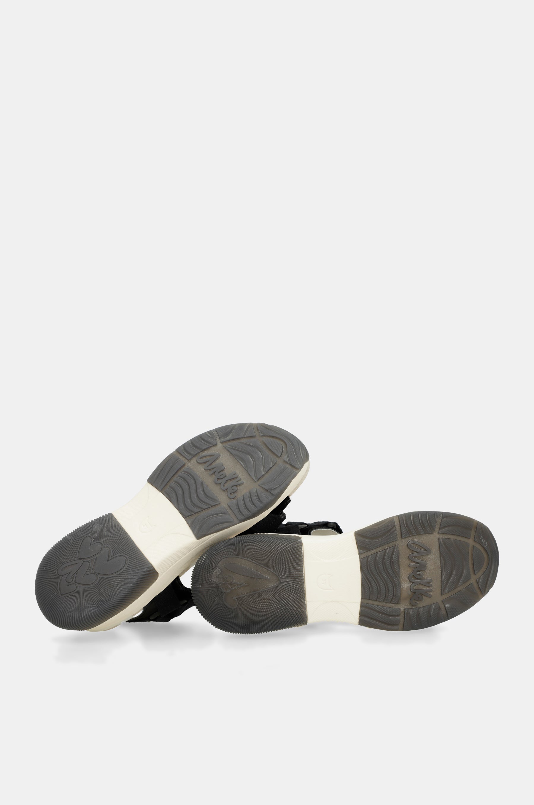 Black sporty sandals