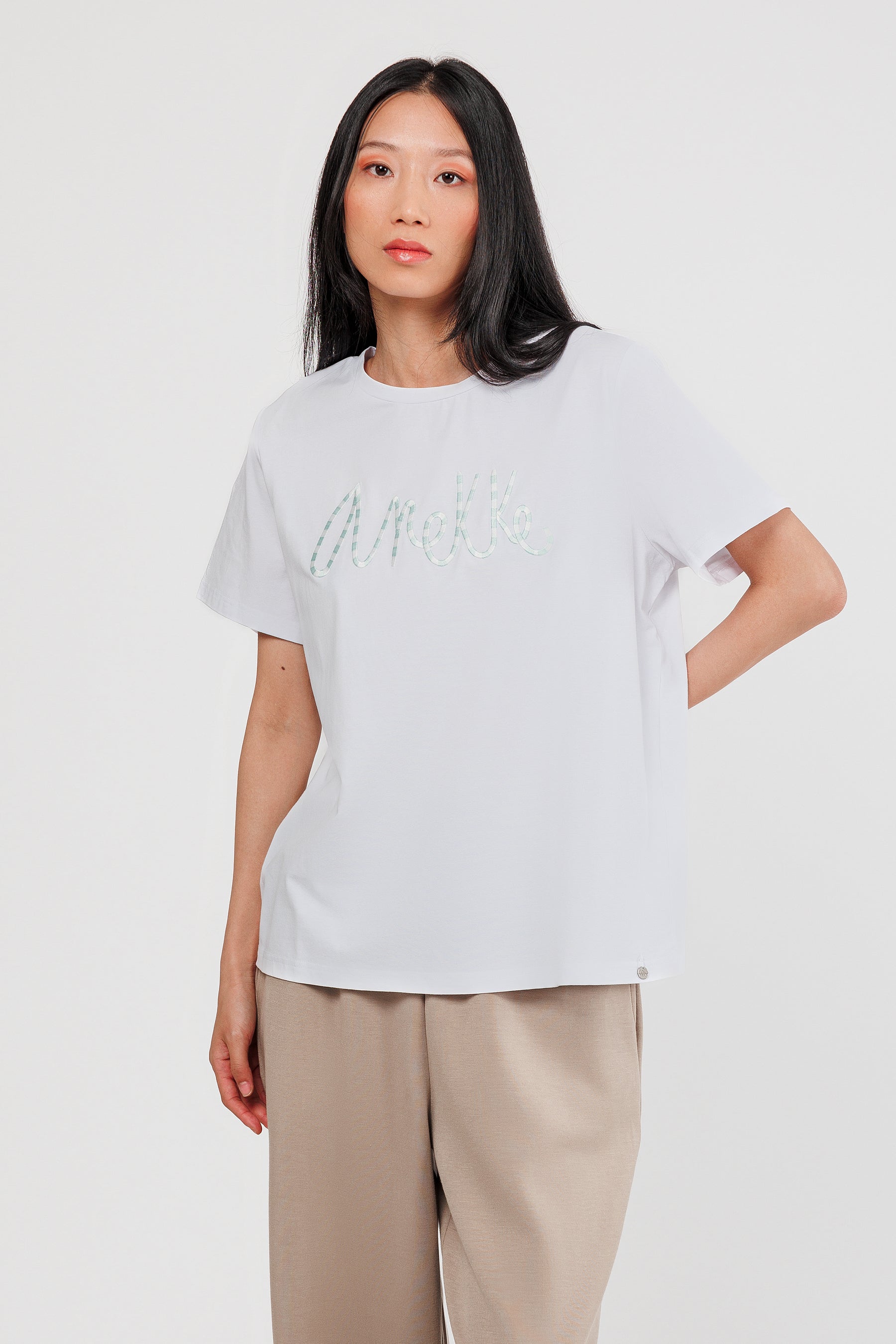 White logo short sleeve T-shirt
