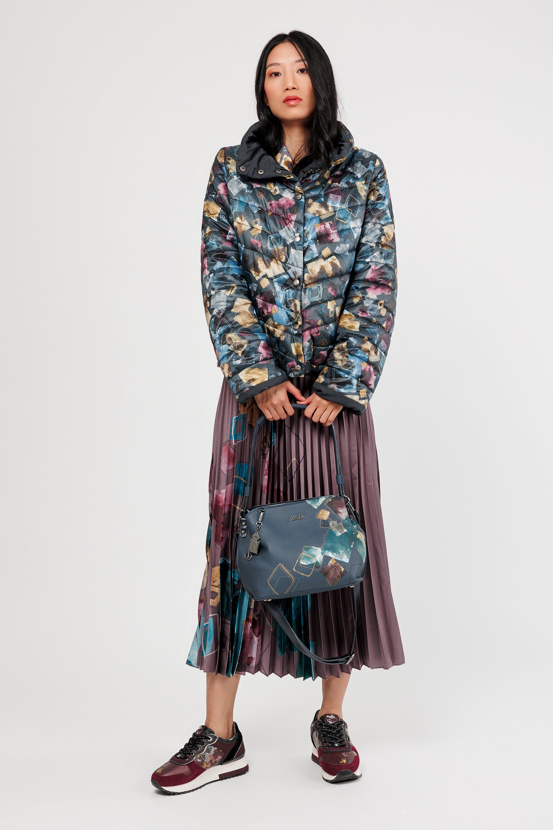 Evolution shoulder bag with shoulder strap