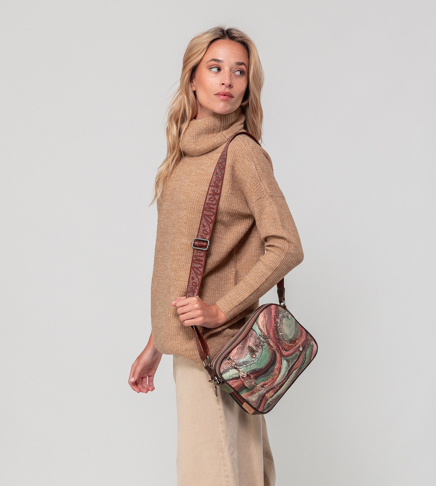 Outer 3-compartment crossbody bag