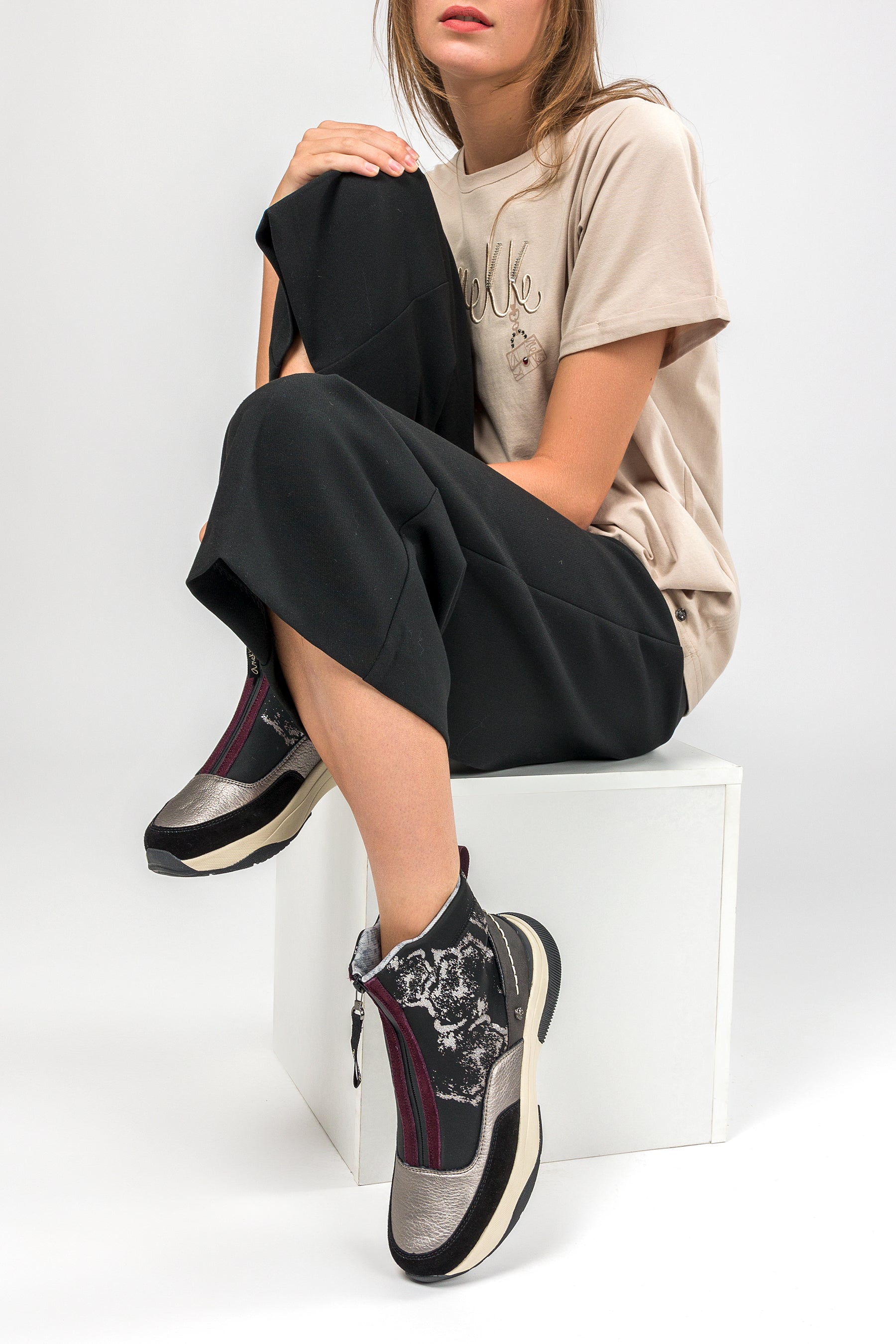 Metallic black sporty ankle boot