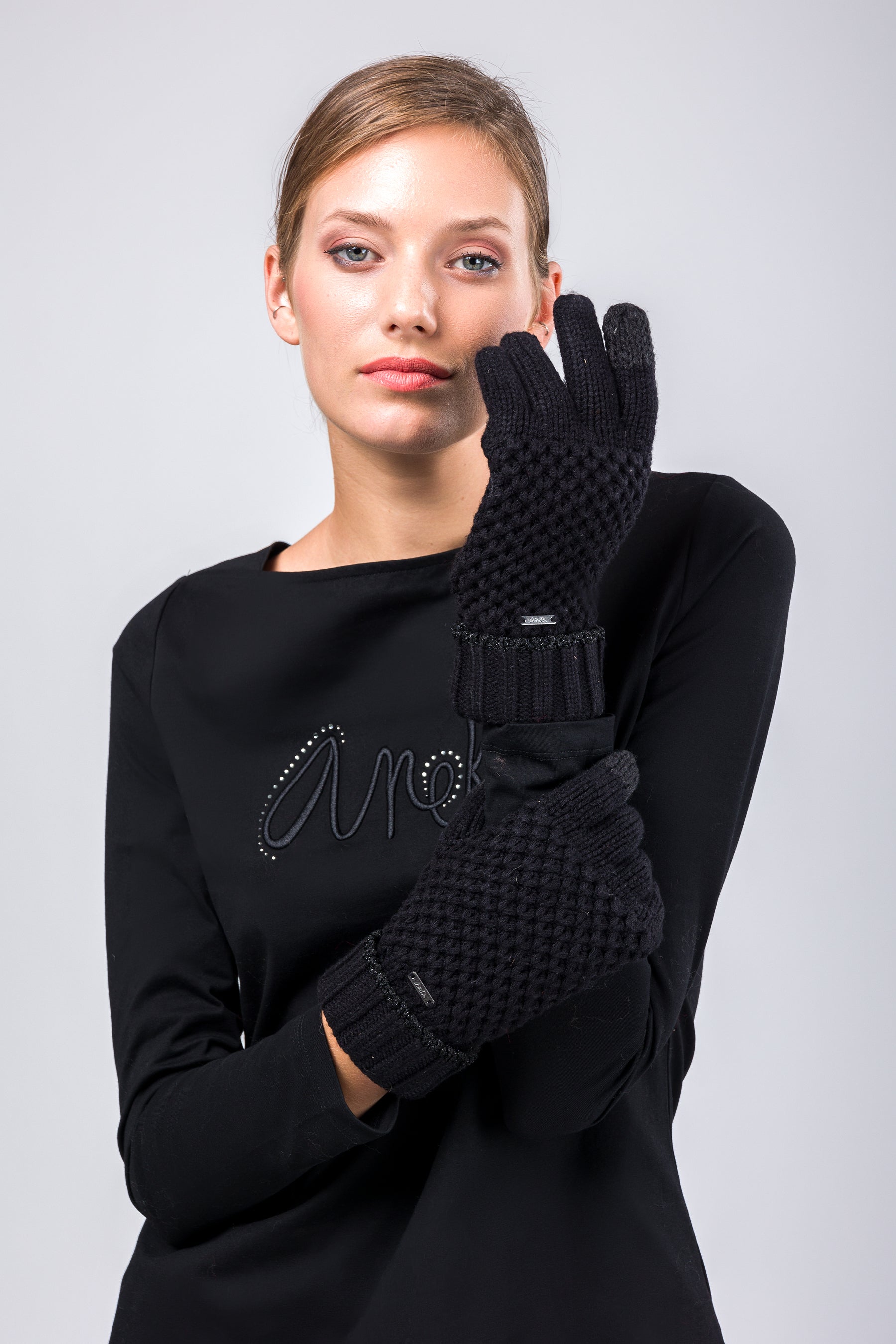 Black knitted gloves