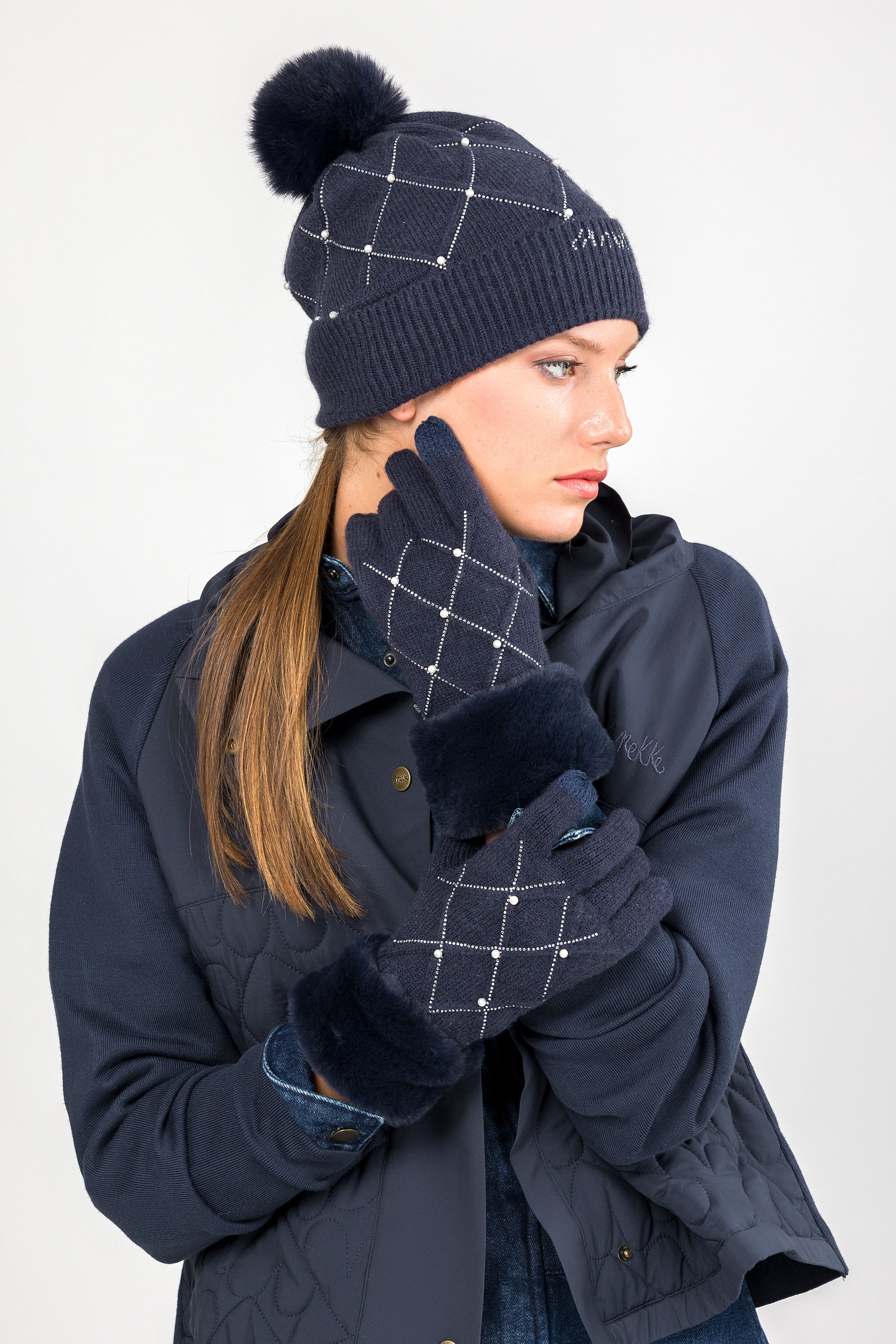 Black knitted gloves with details