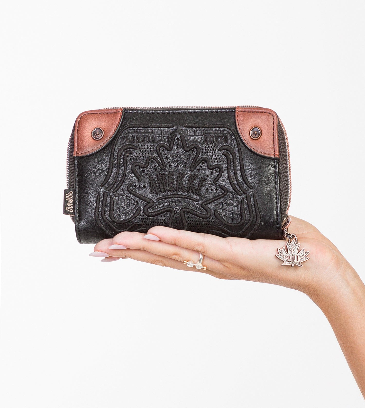 Wild medium rigid wallet