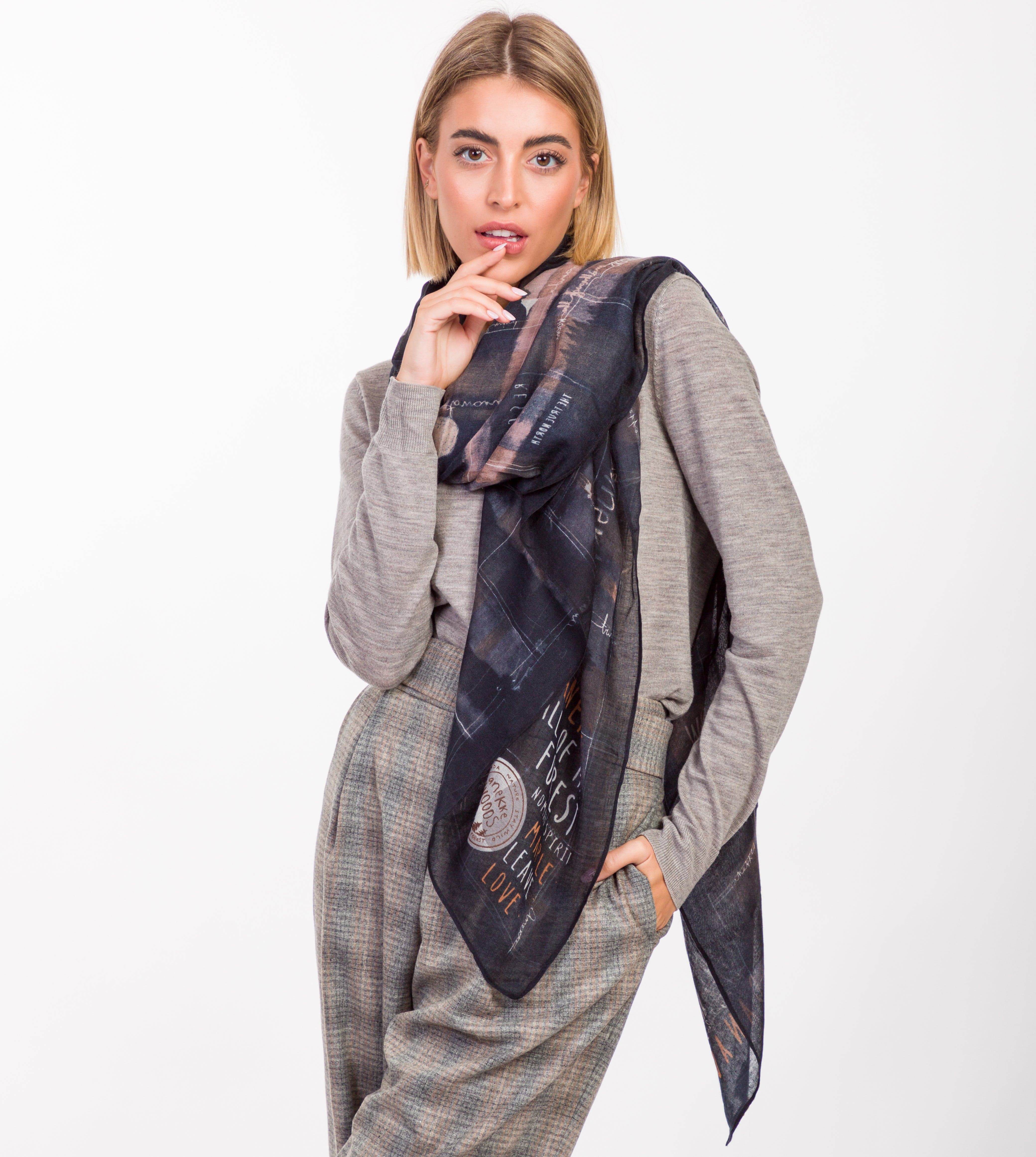 The Forest scarf brown