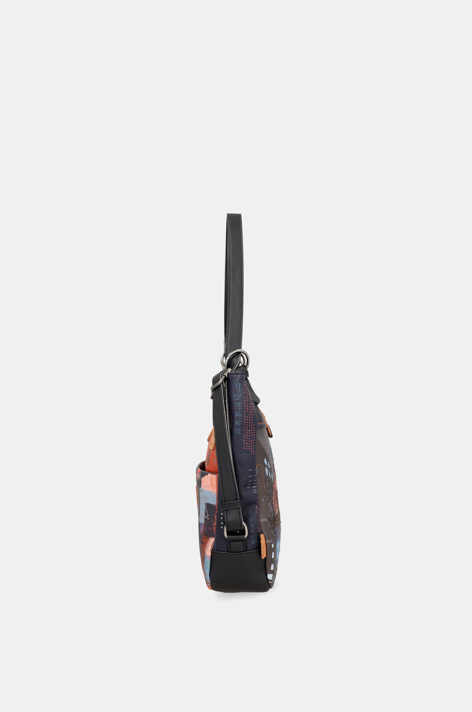 Contemporary shoulder bag convertible into a backpack Contemporary