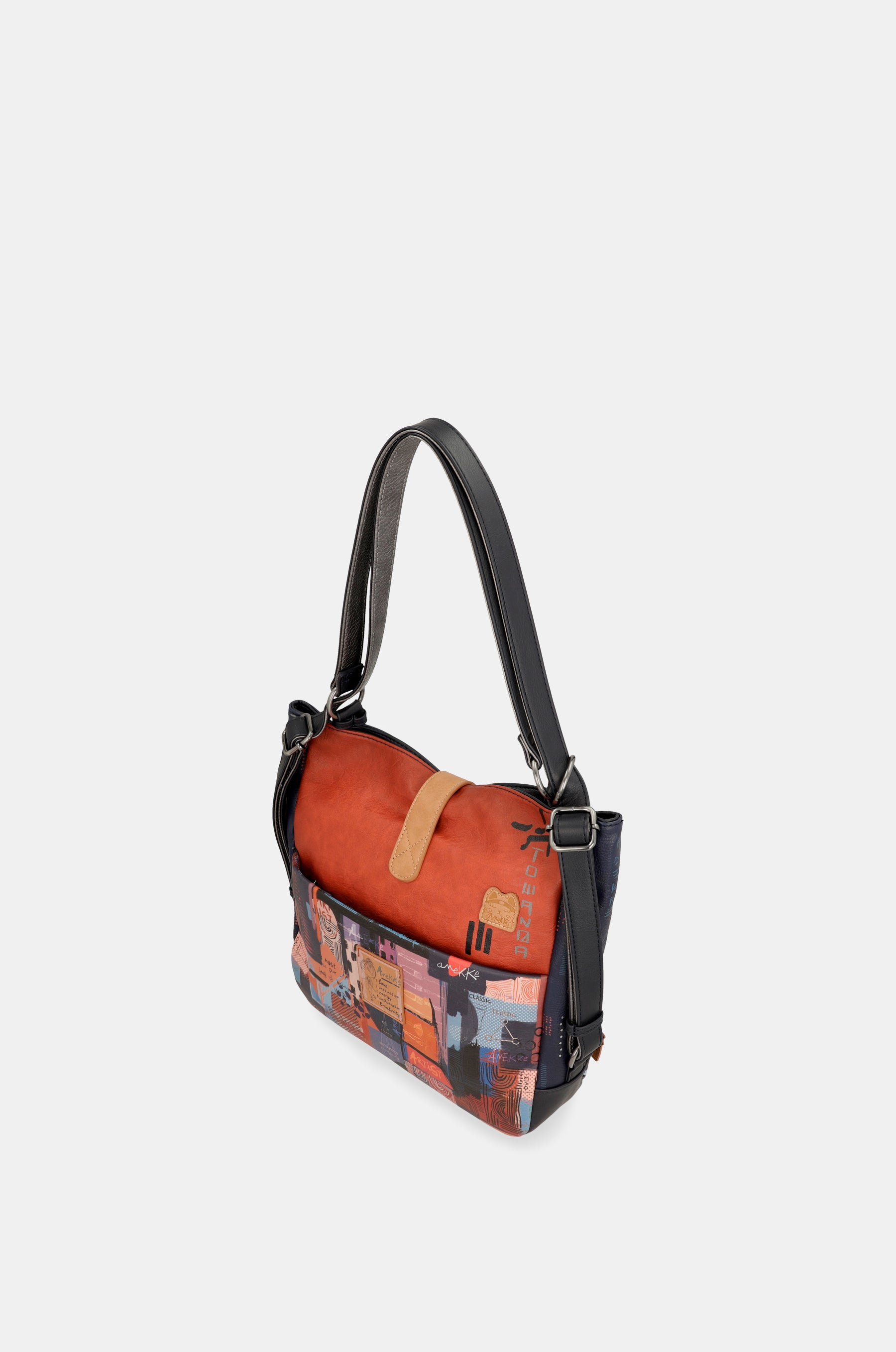 Contemporary shoulder bag convertible into a backpack Contemporary