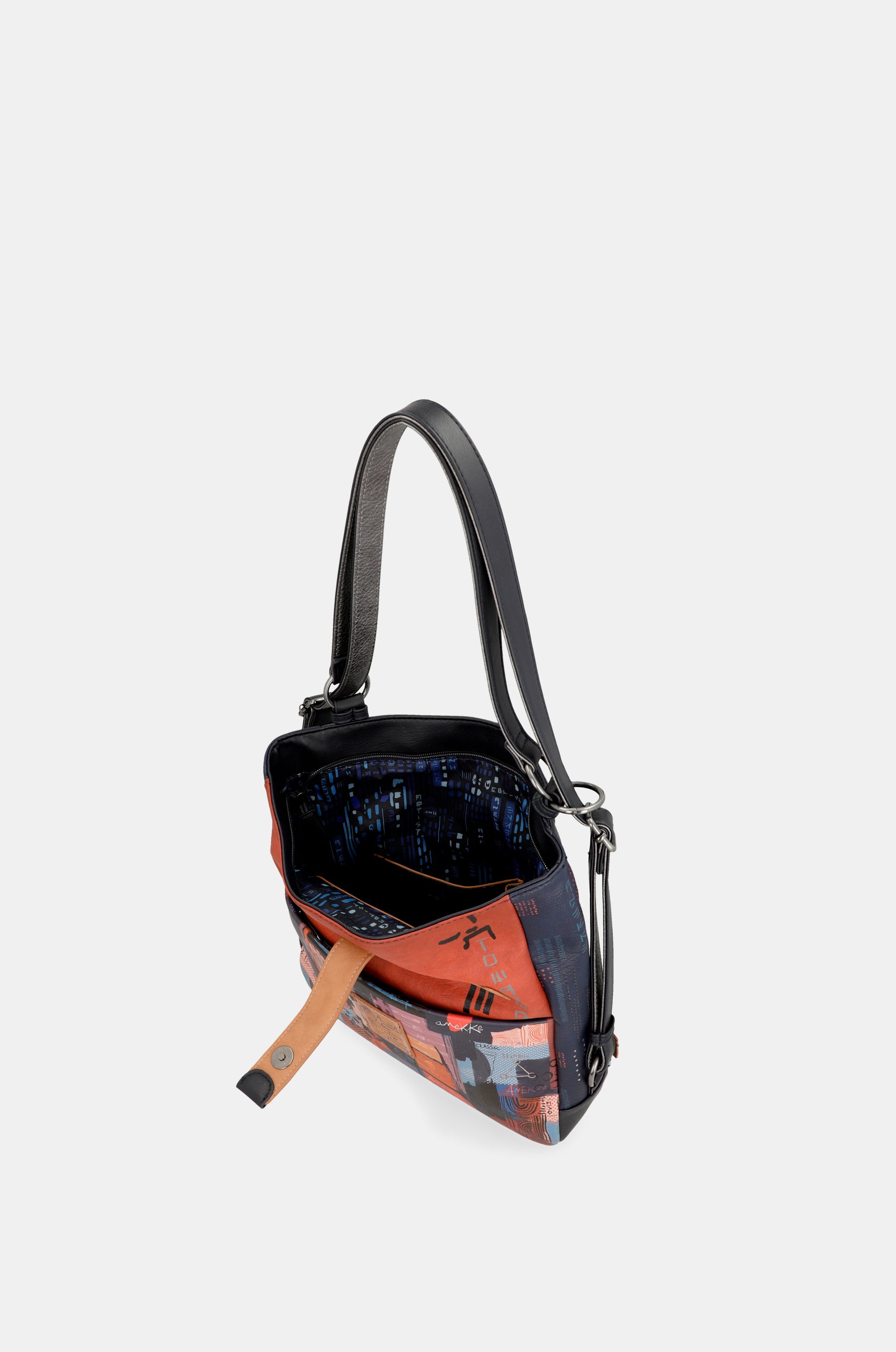 Contemporary shoulder bag convertible into a backpack Contemporary