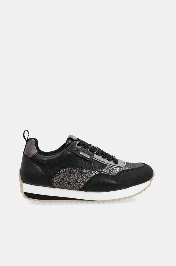 Travel black sneakers