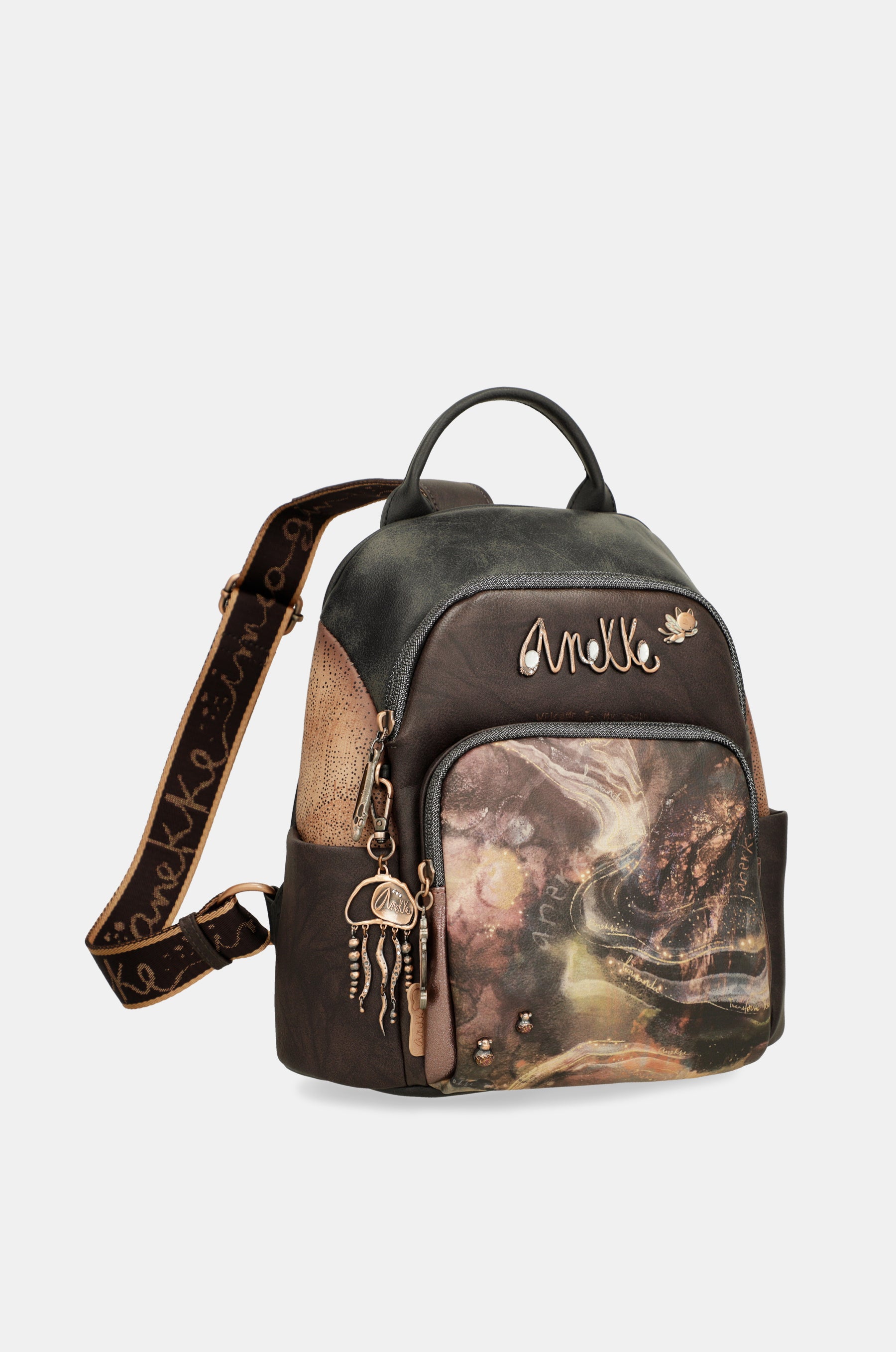 Land backpack for leisure use