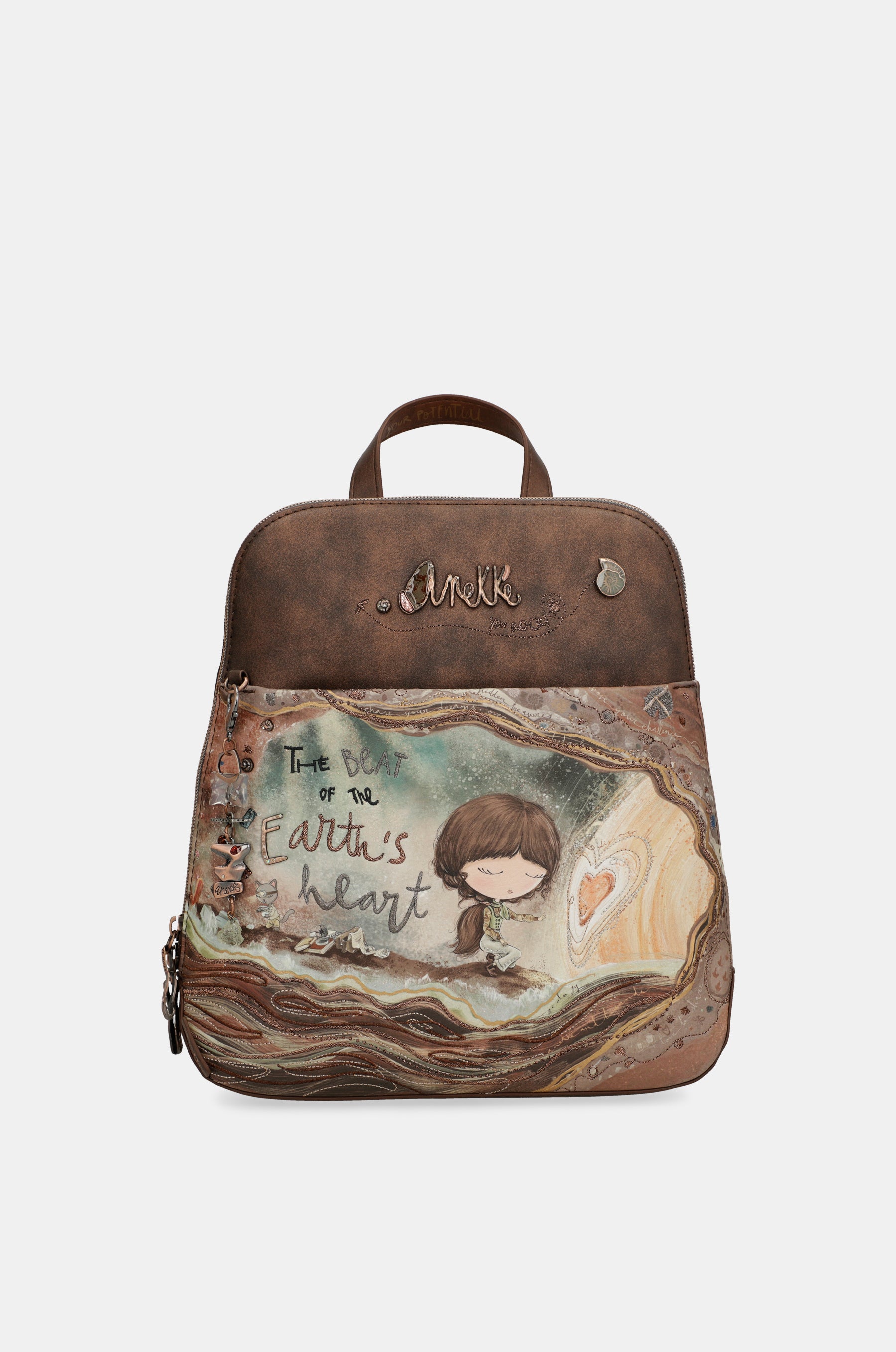 Core medium backpack for leisure use