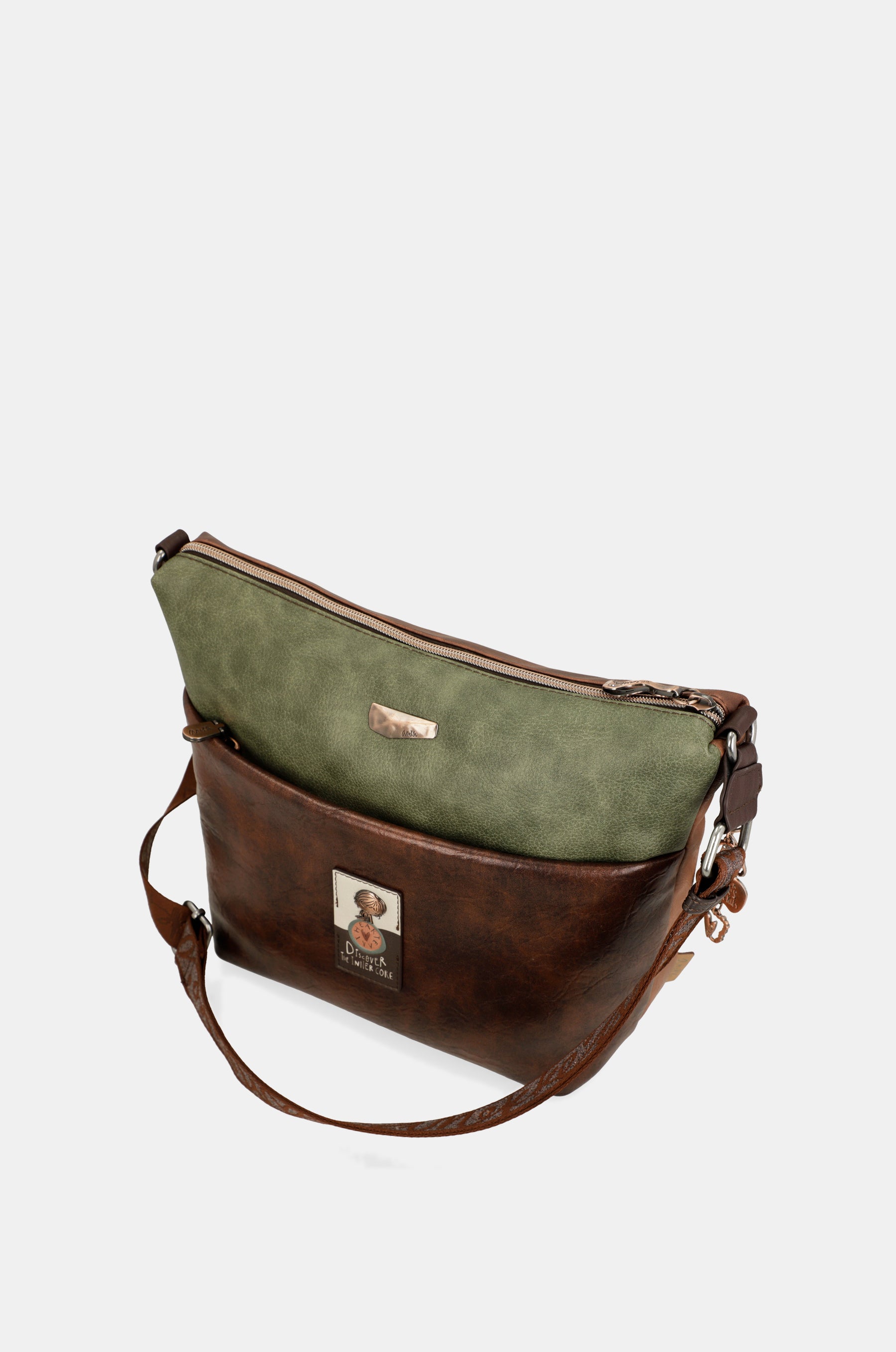 Outer large crossbody bag with pockets