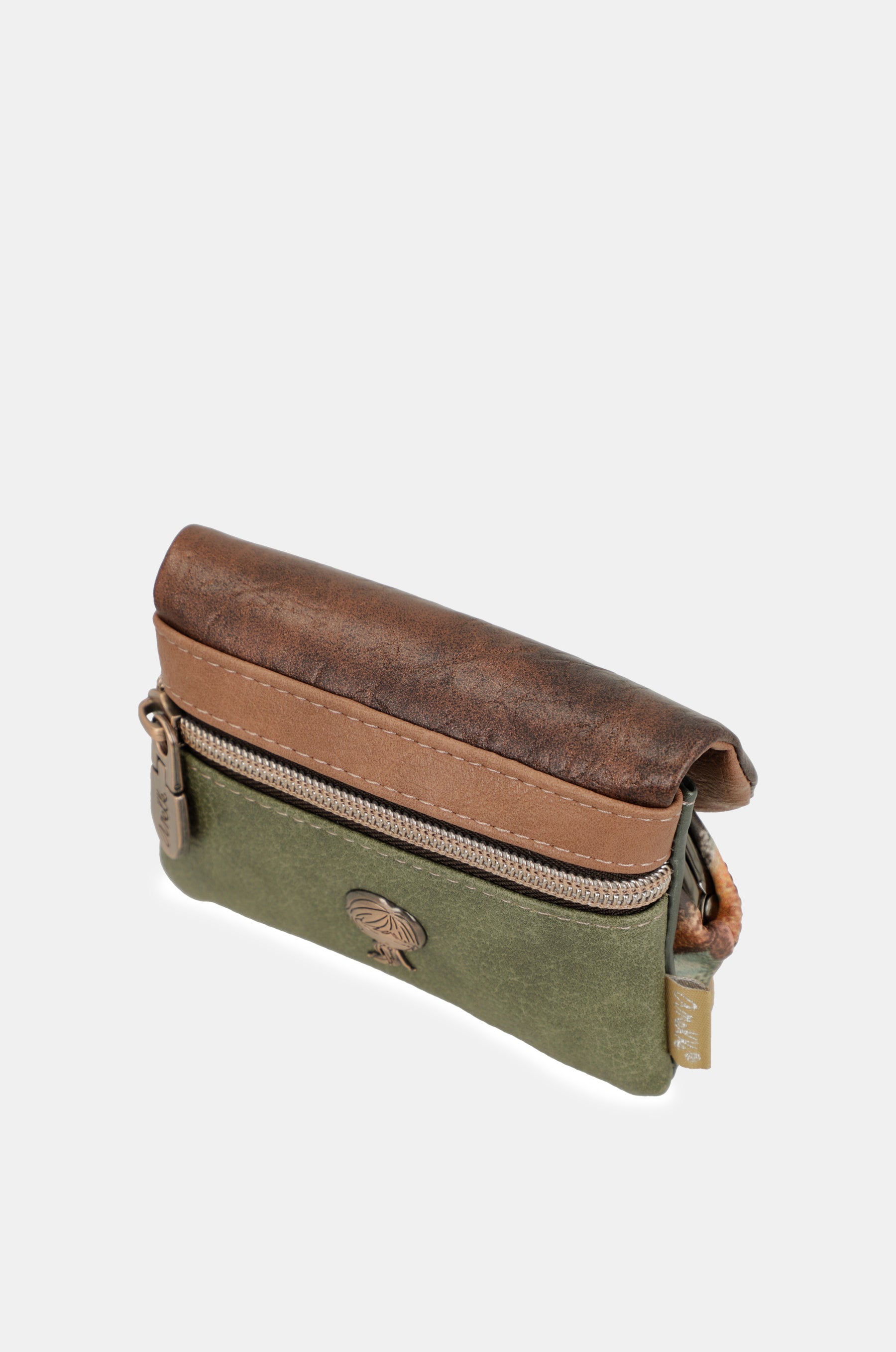 Outer coin purse with flap