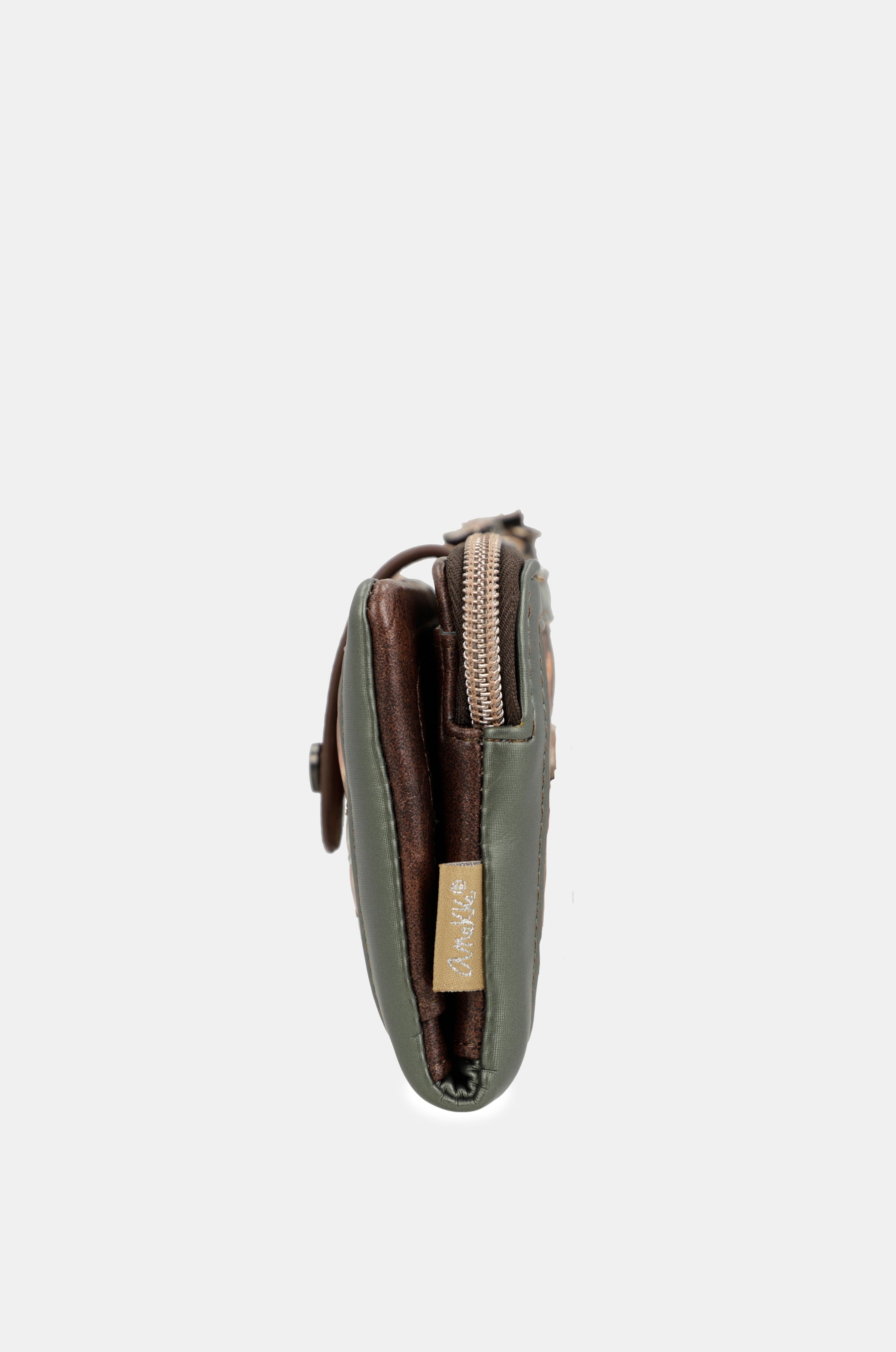Outer medium wallet