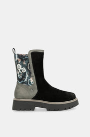 Manifesto black boots