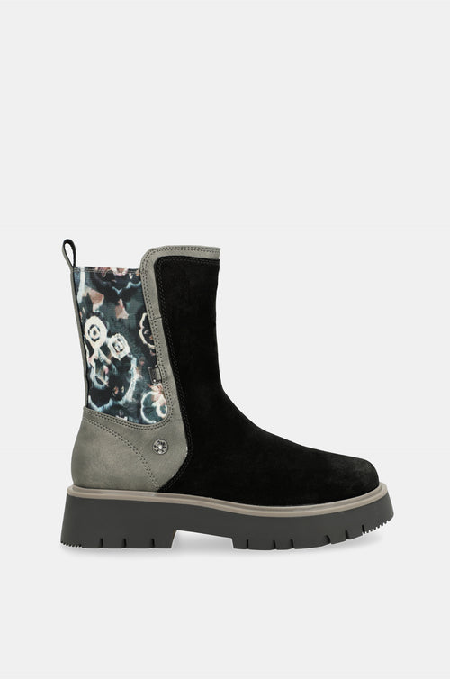 Manifesto black boots
