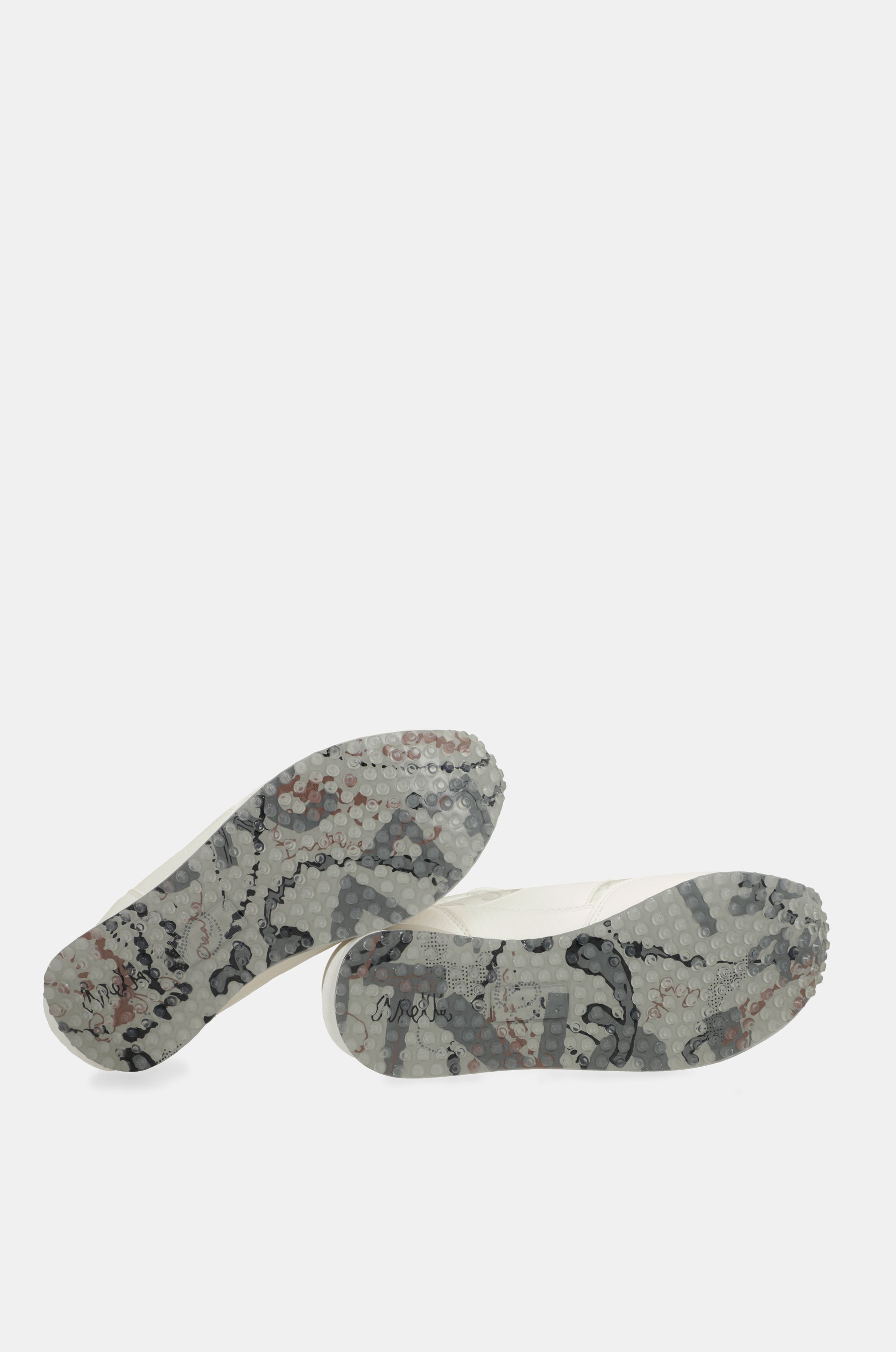 White sneakers with multicoloured sole