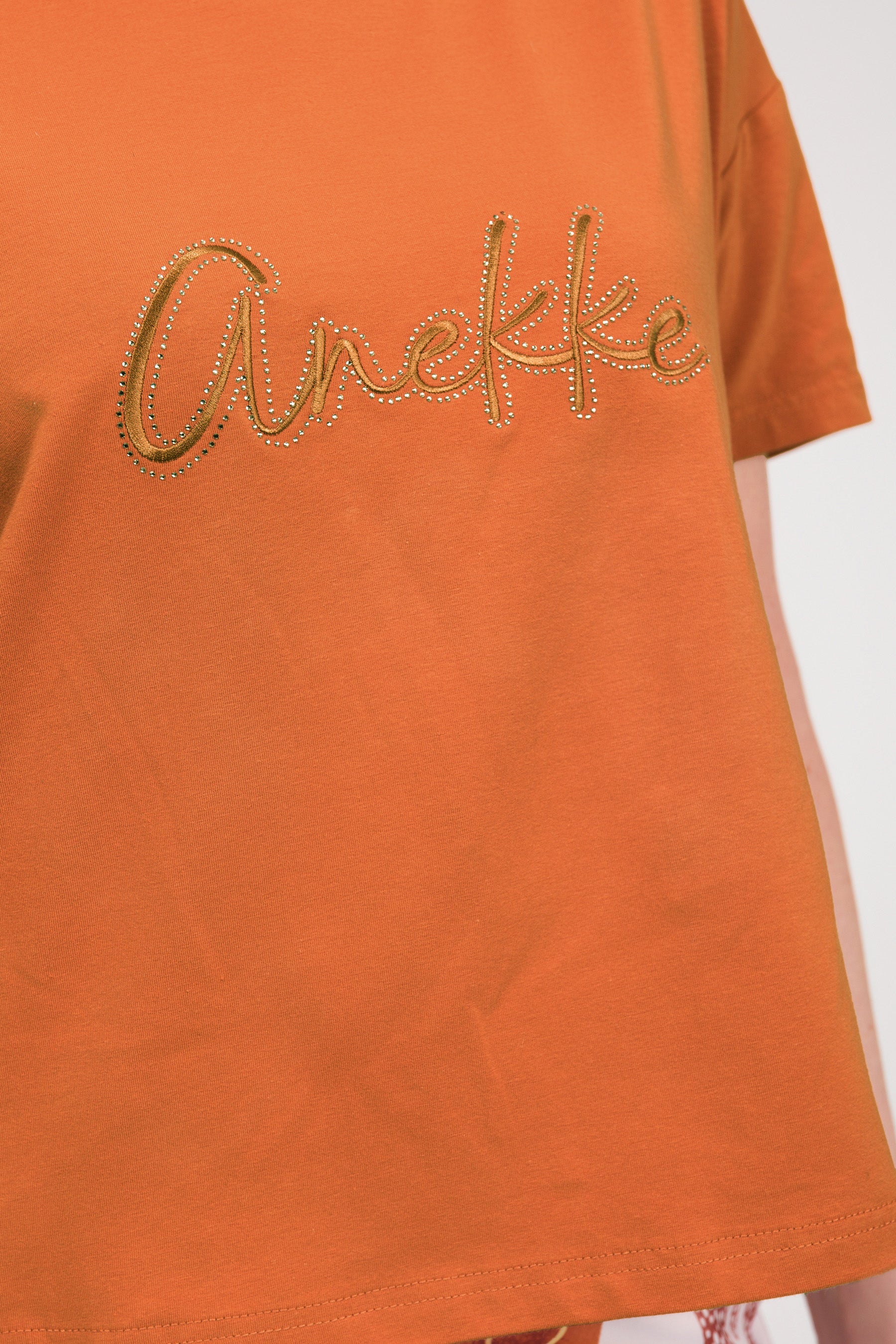Orange short-sleeve T-shirt