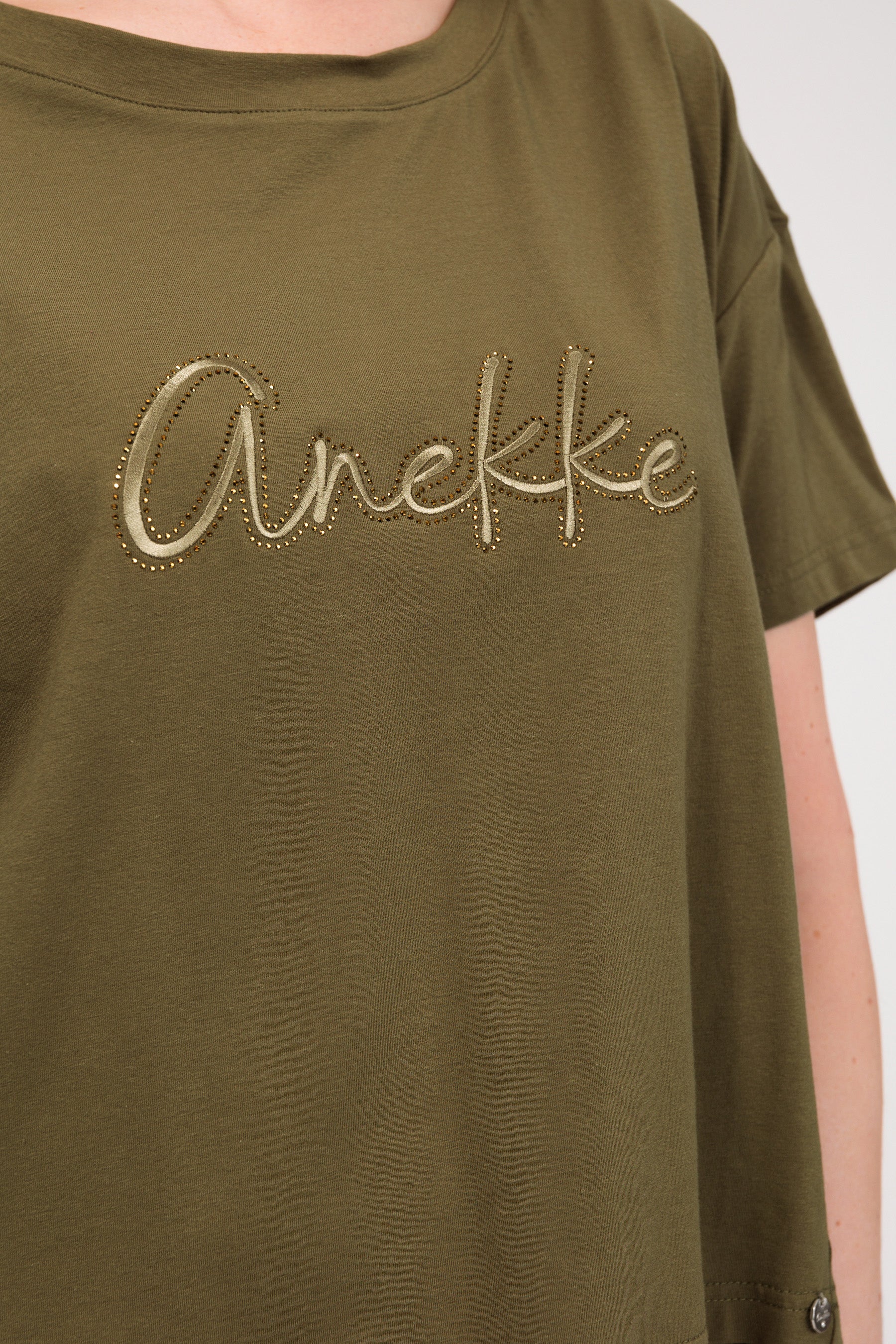 Green short-sleeve T-shirt