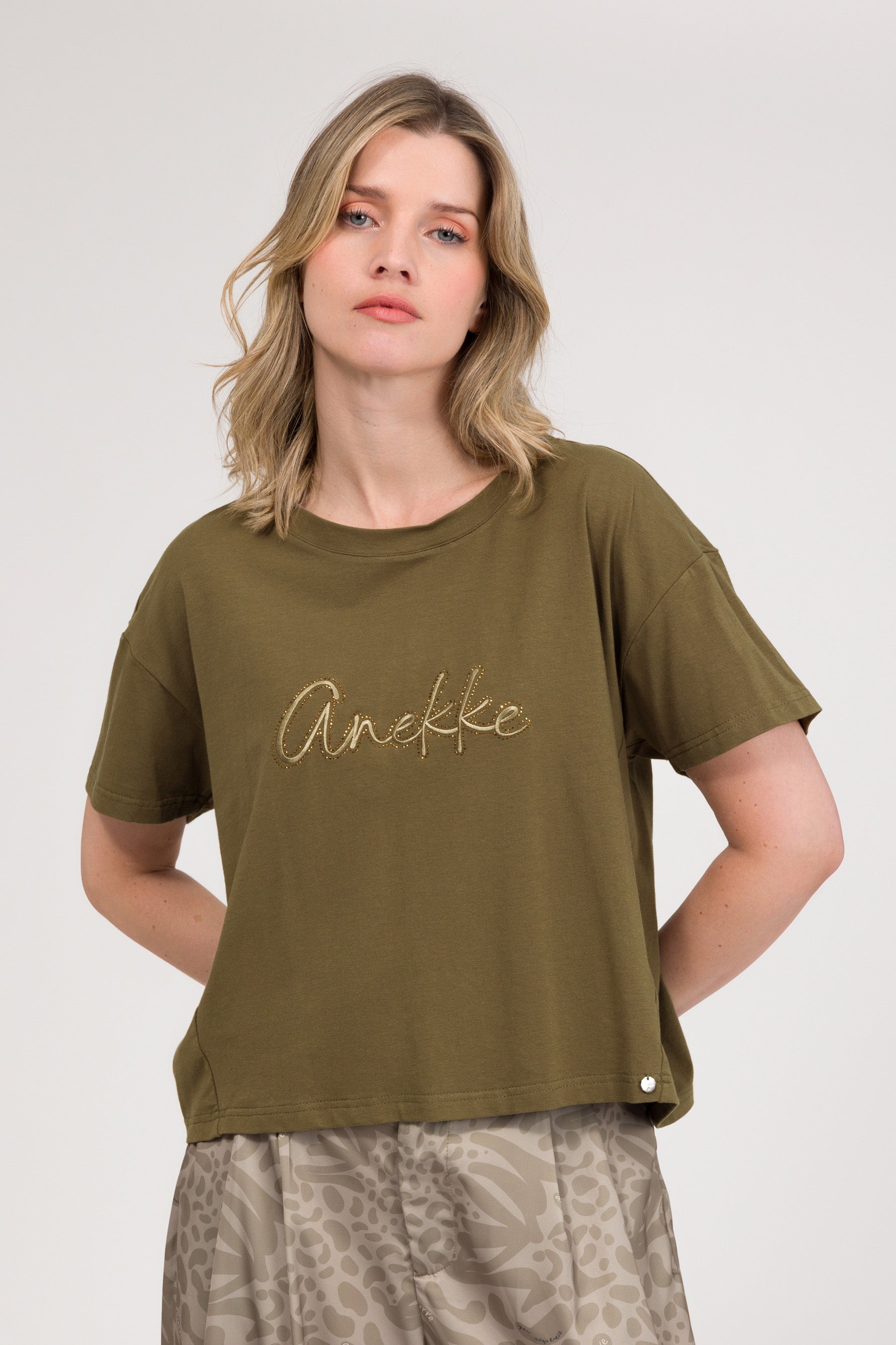 Green short-sleeve T-shirt